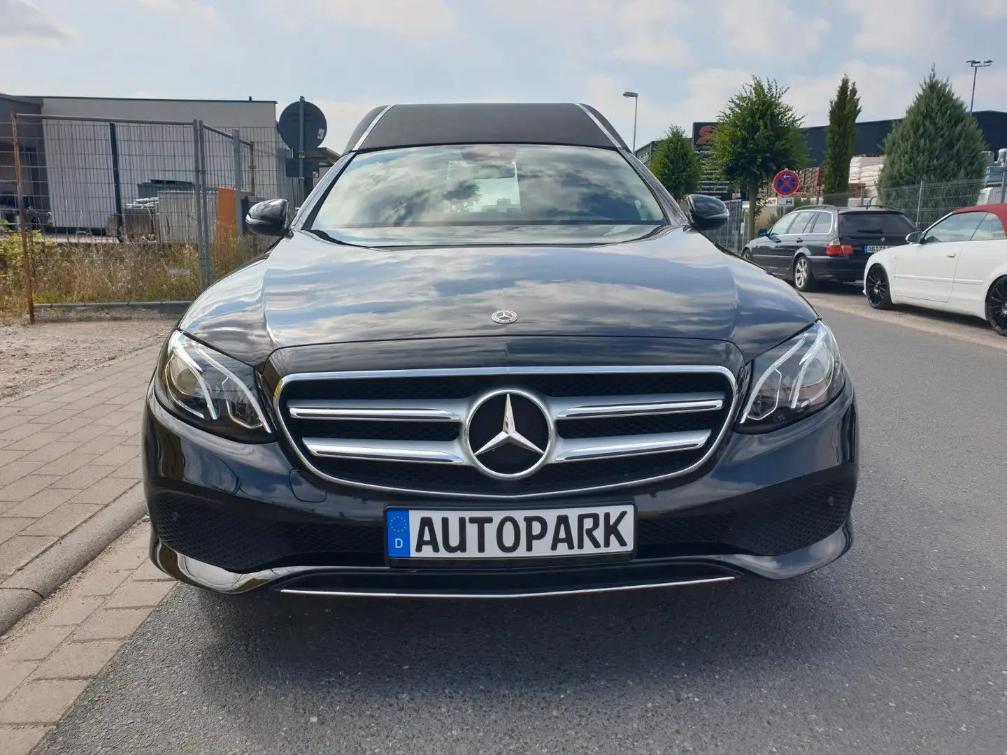 Mercedes-Benz E 220 /BESTATTUNGSWAGEN/LEICHENWAGEN/EURO6/1.HAND Silber - 2