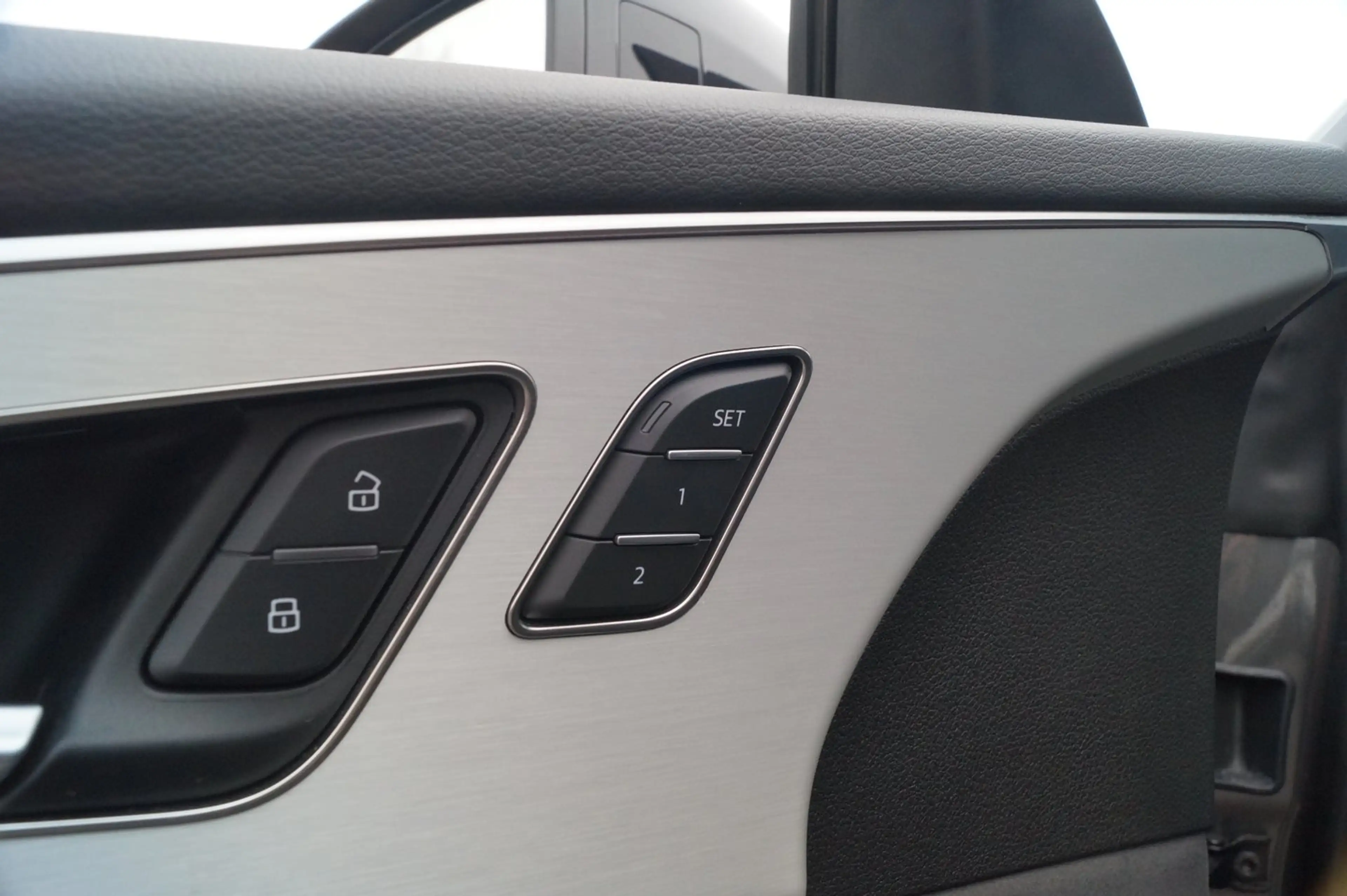 Audi Q8 55 TFSI quattro — photo 8