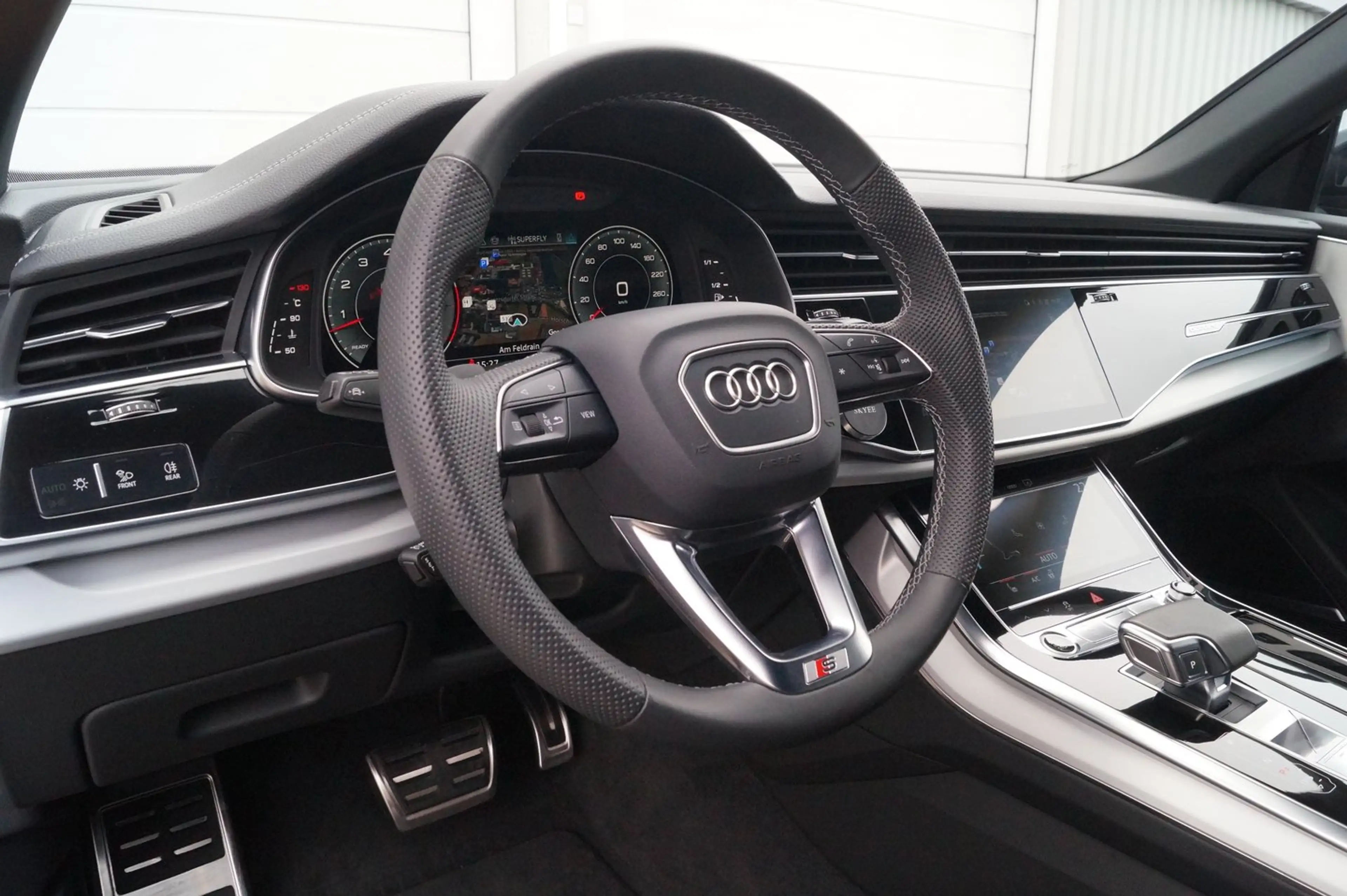 Audi Q8 55 TFSI quattro — photo 14