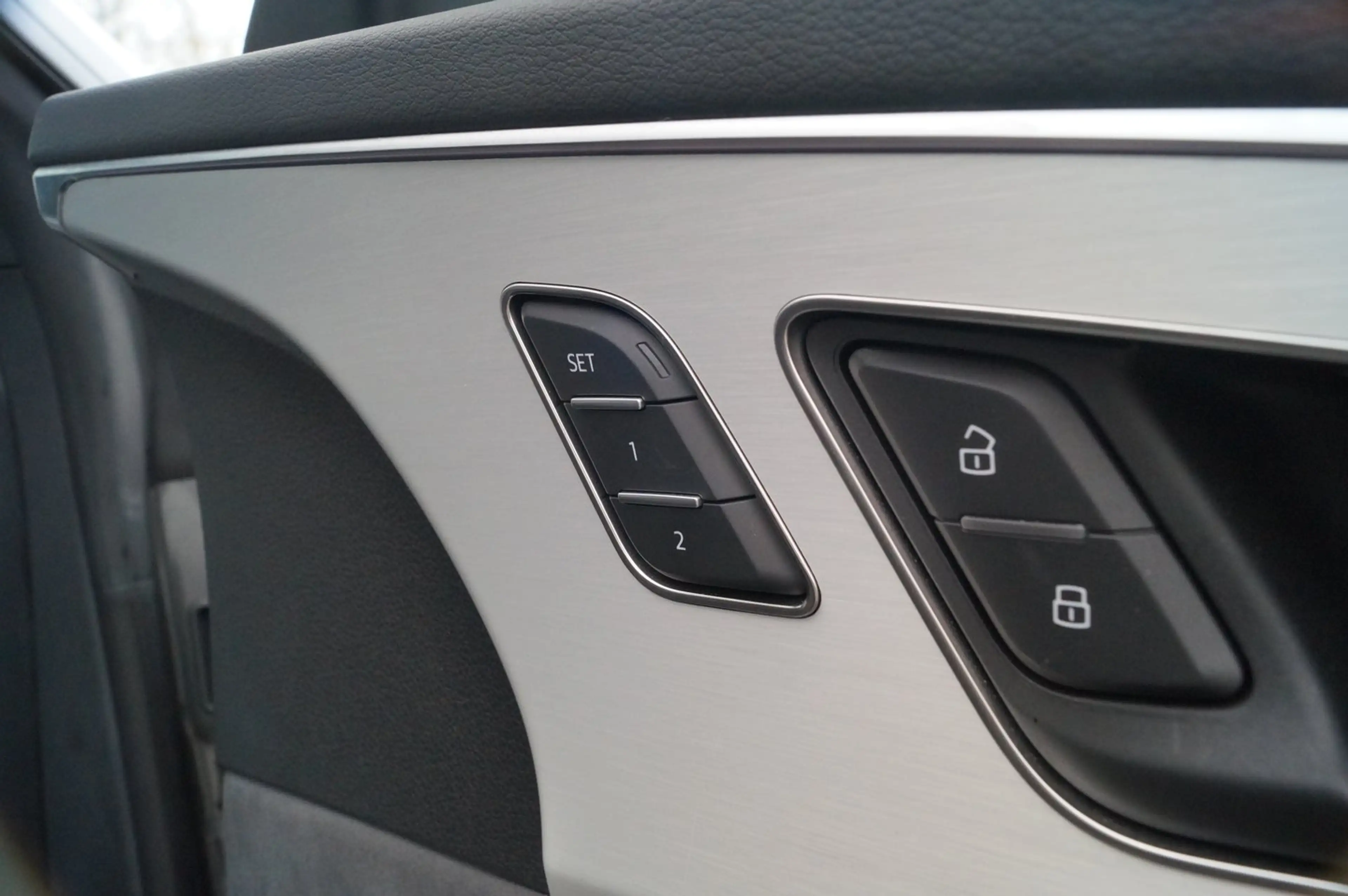 Audi Q8 55 TFSI quattro — photo 10