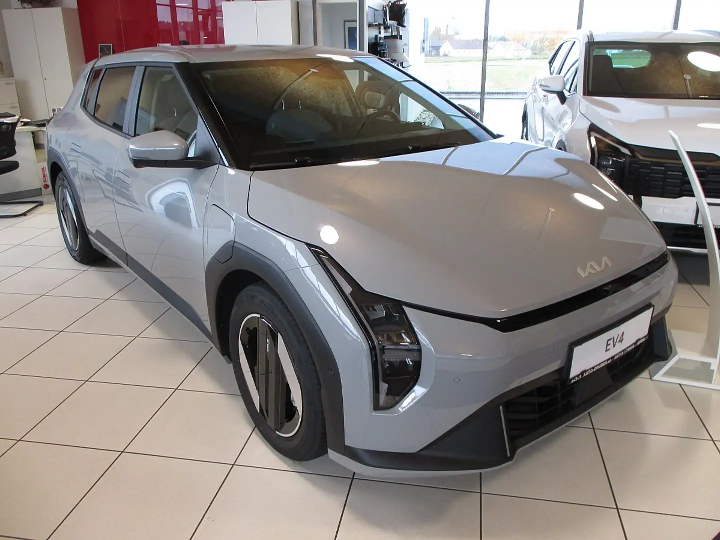 Kia EV4 EV 4 HB Earth Plus Long Range 81,4 Kwh FWD Aut. Grau - 1