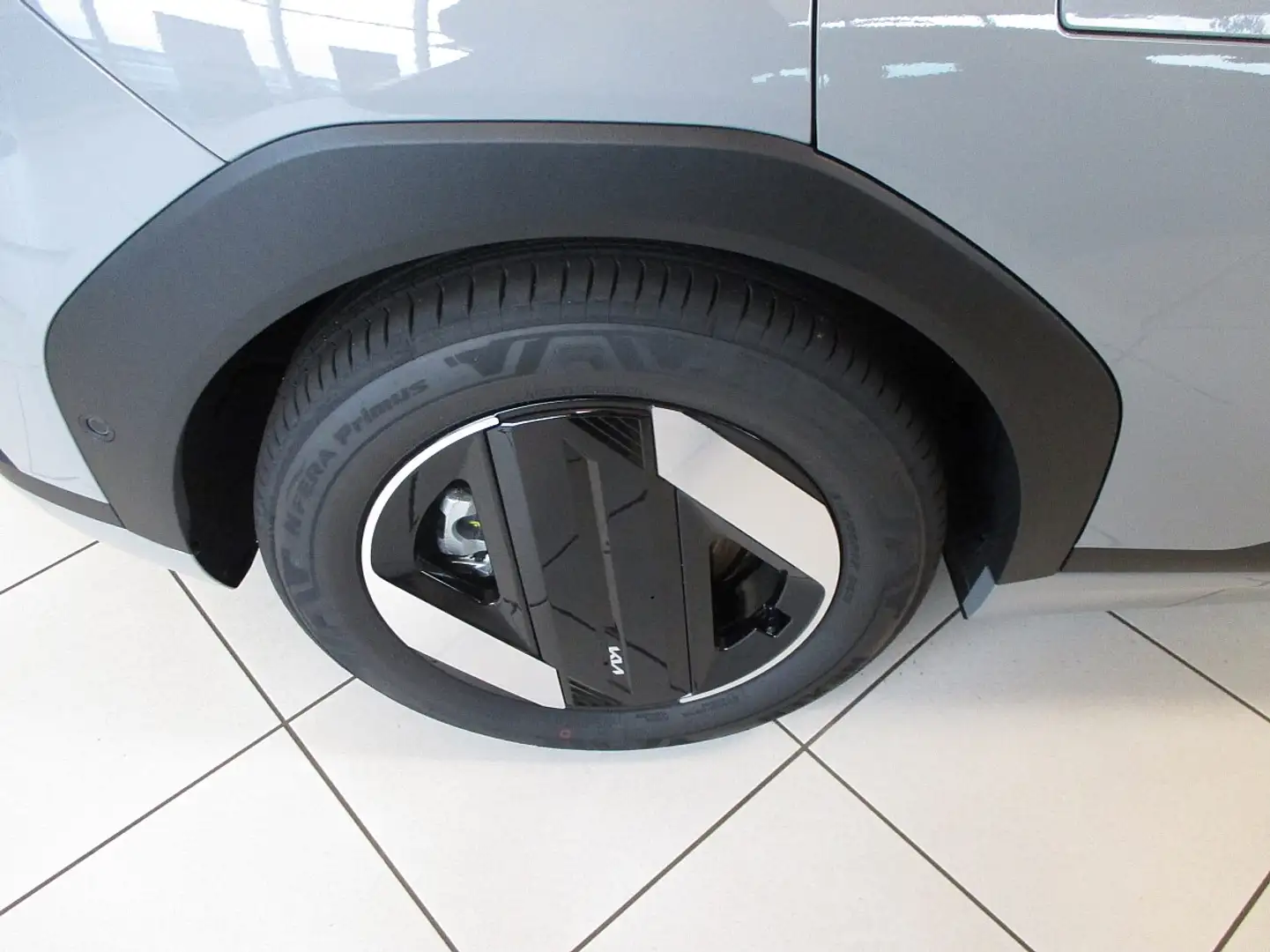 Kia EV4 EV 4 HB Earth Plus Long Range 81,4 Kwh FWD Aut. Grau - 2