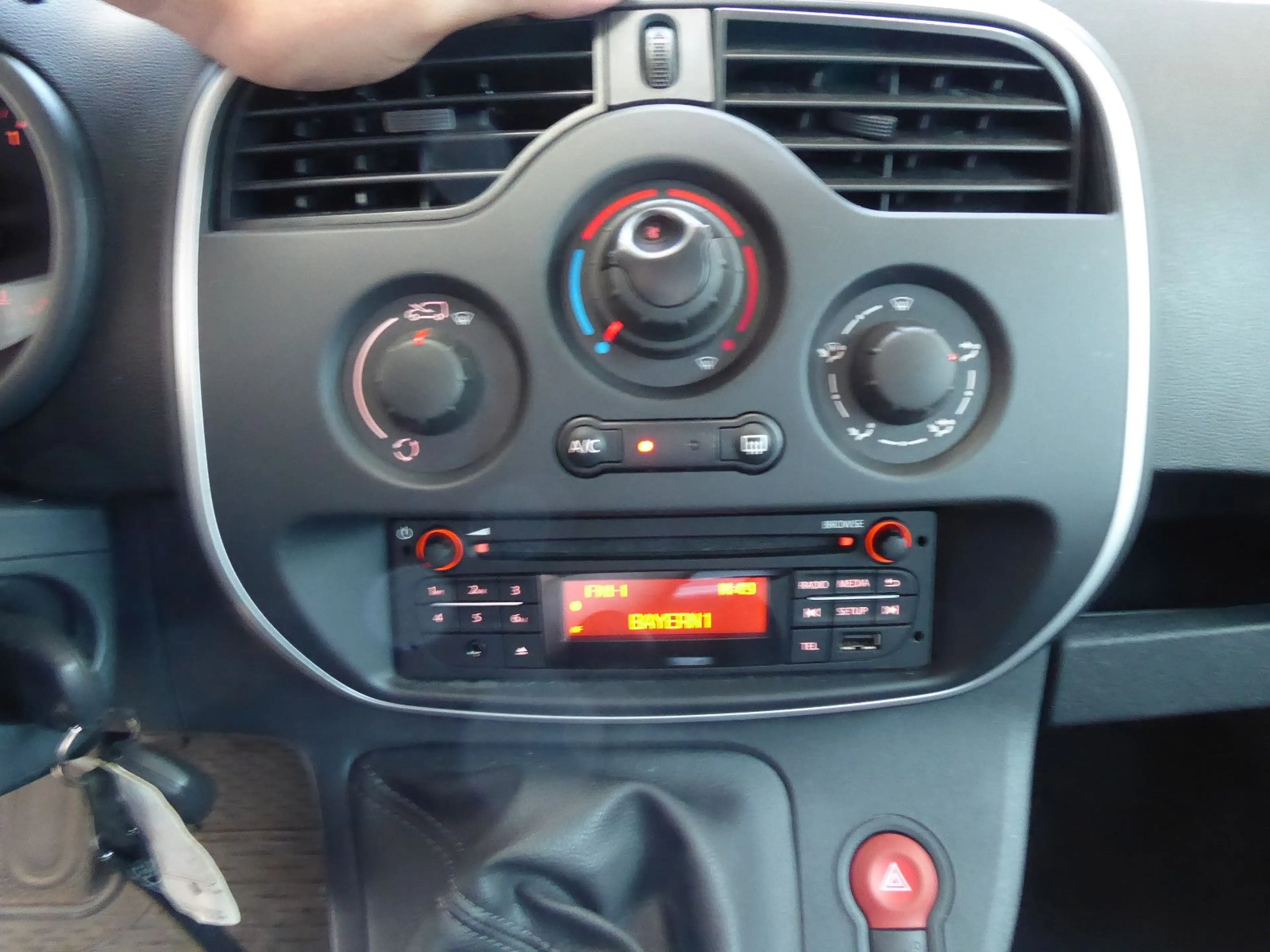 Nissan NV250 Kastenwagen L1H1 2,0t Comfort klima Sitzh — photo 12