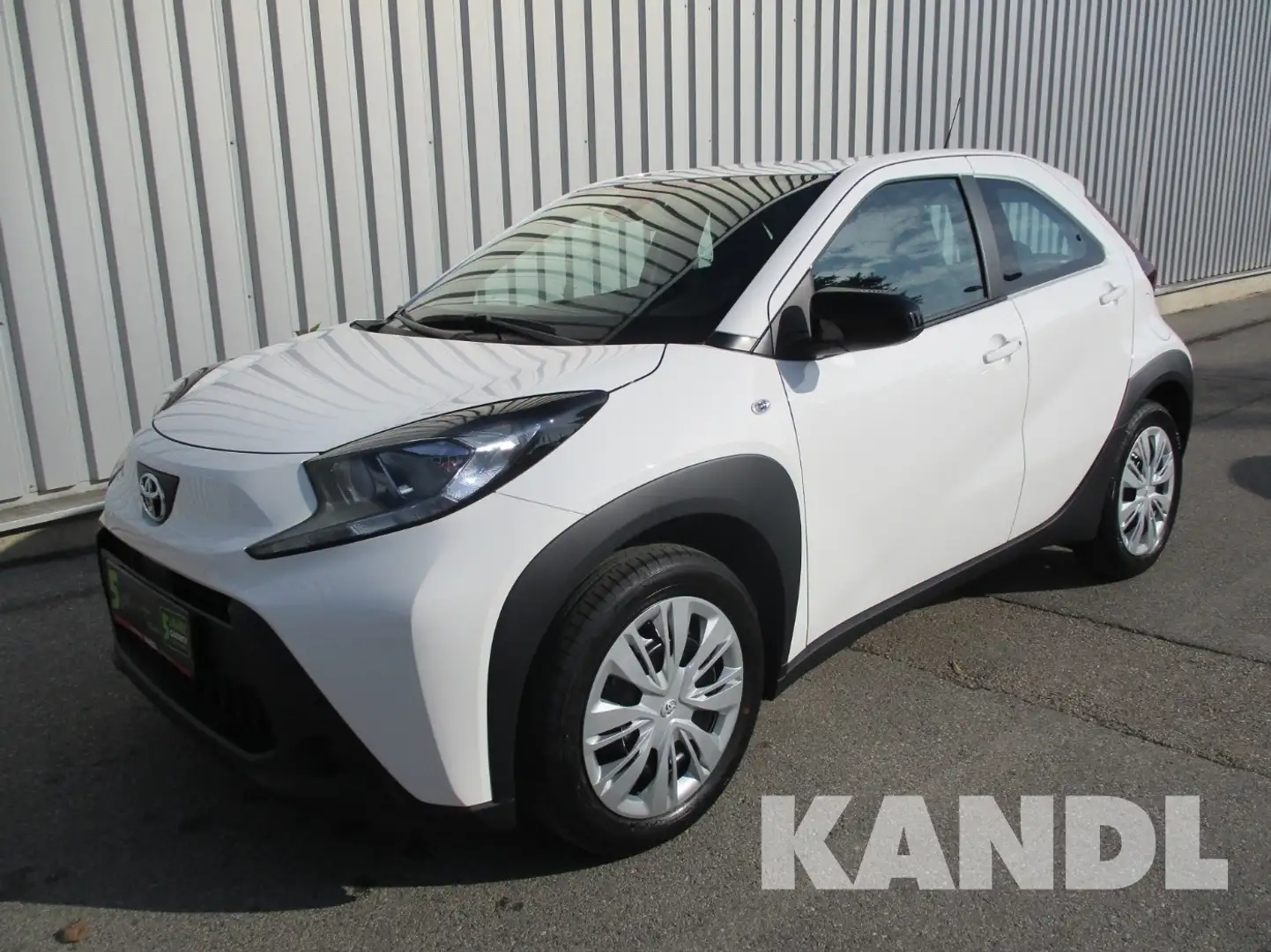 Toyota Aygo X 1.0 VVT-i Play Weiß - 1