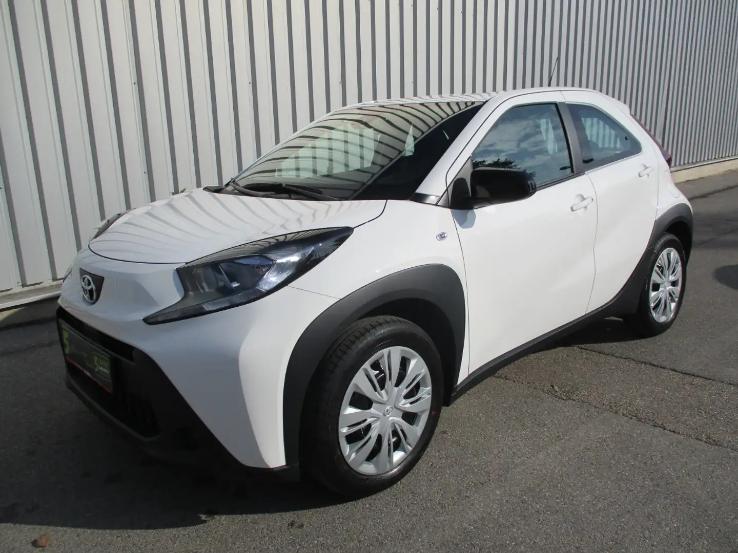 Toyota Aygo X 1.0 VVT-i Play Weiß - 2