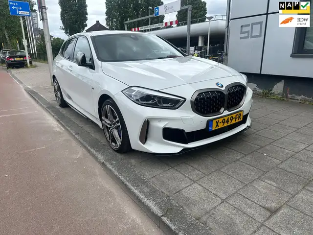 BMW 135 1-serie M135i xDrive High Executive Edition Head-u