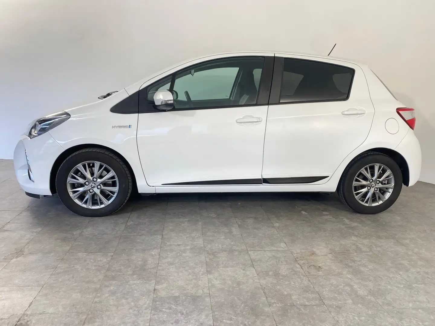 Toyota Yaris 1.5 Dual-VVT-i Hybrid Active RFK 55 kW (75 PS),... Weiß - 2
