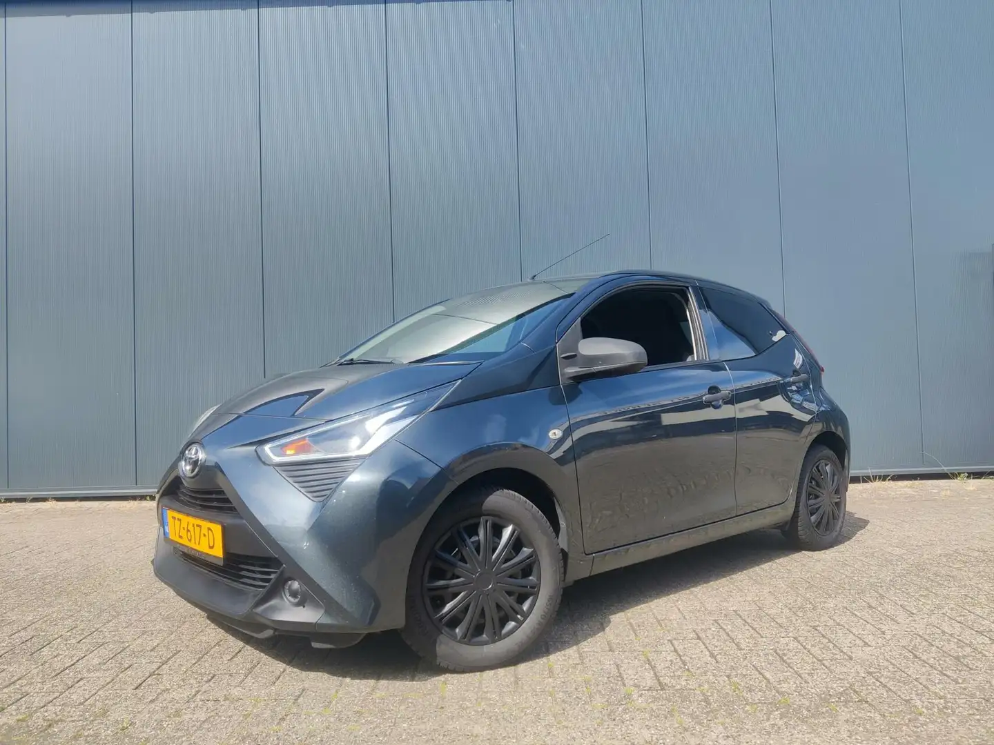 Toyota Aygo 1.0 VVT-i x-fun Gris - 2