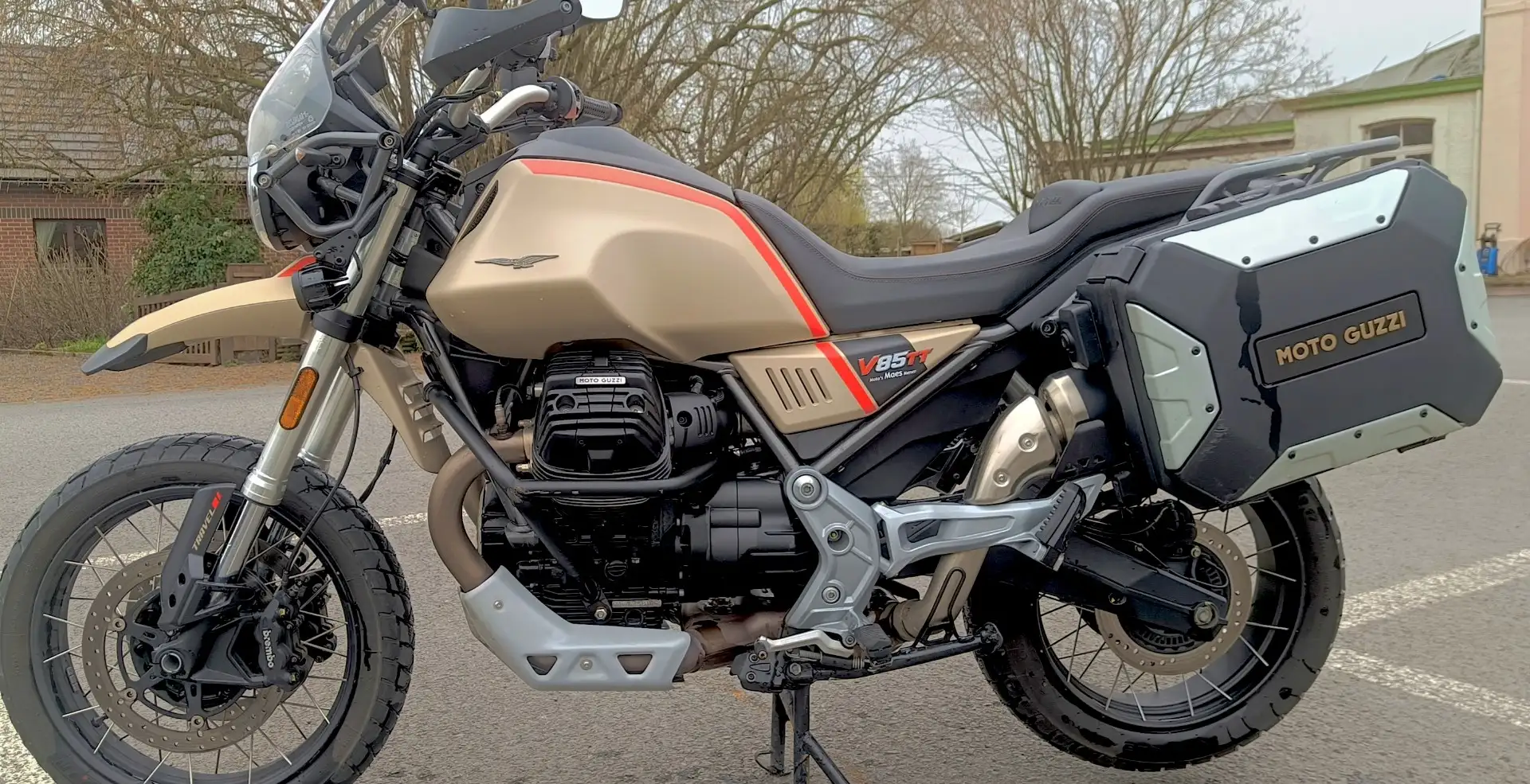 Moto Guzzi V 85 TT Brons - 2