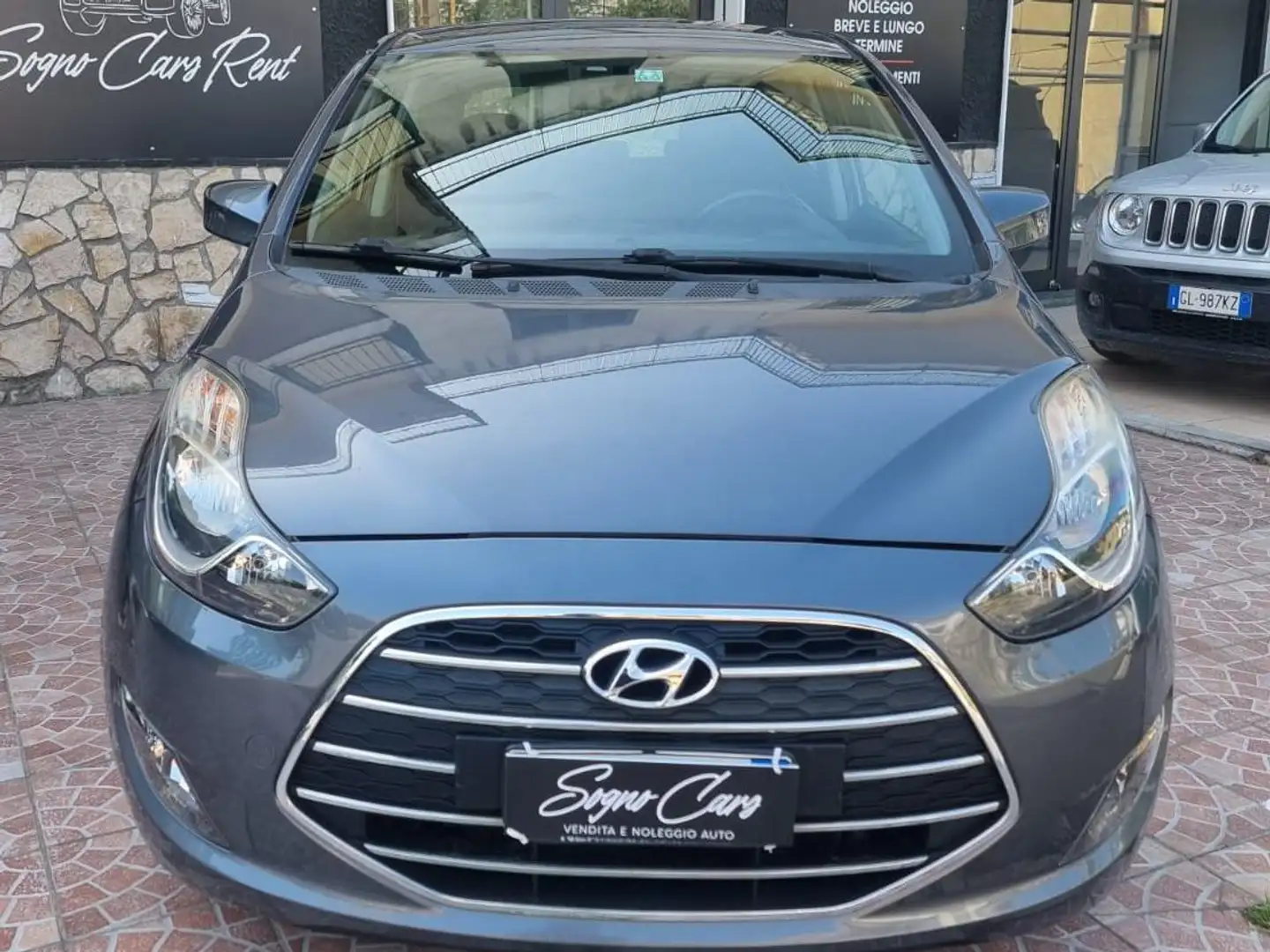 Hyundai iX20 siva - 1
