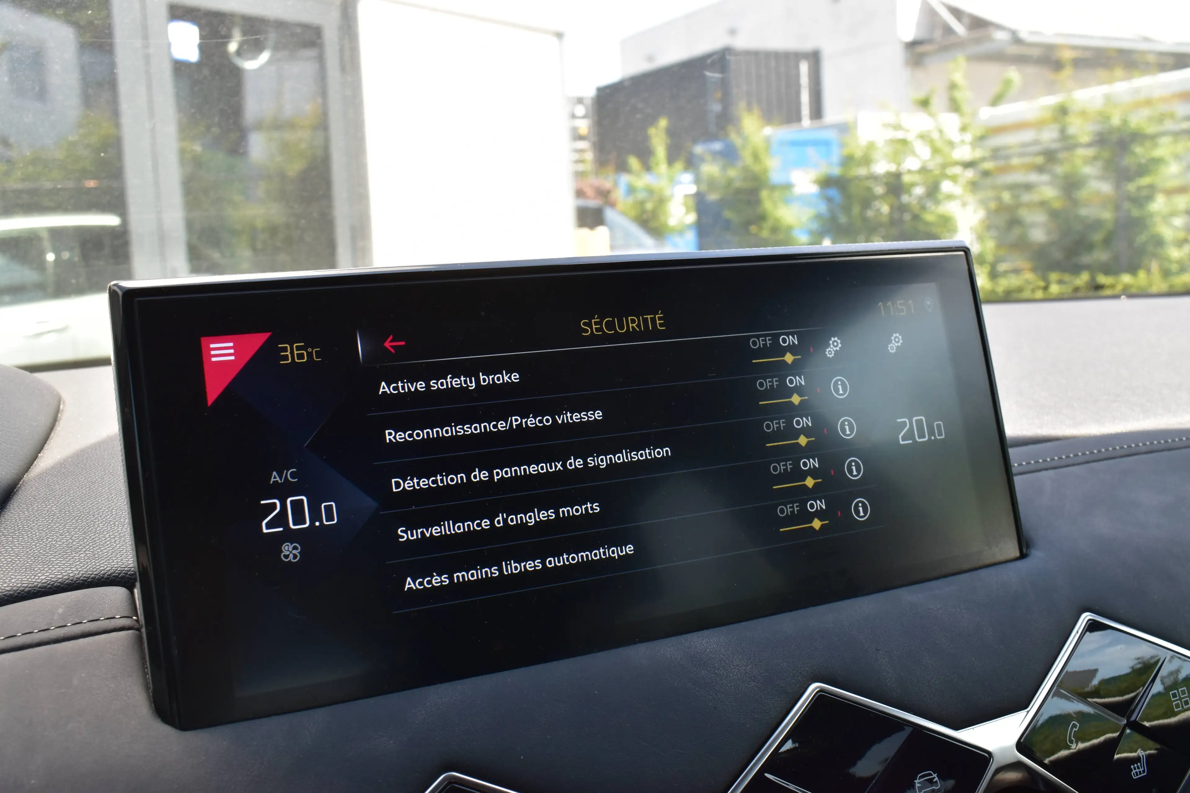 DS Automobiles DS 3 Crossback 1.2 eAt-8 Grand Chic * 5.000KM New Car * Massage/Leather — photo 14