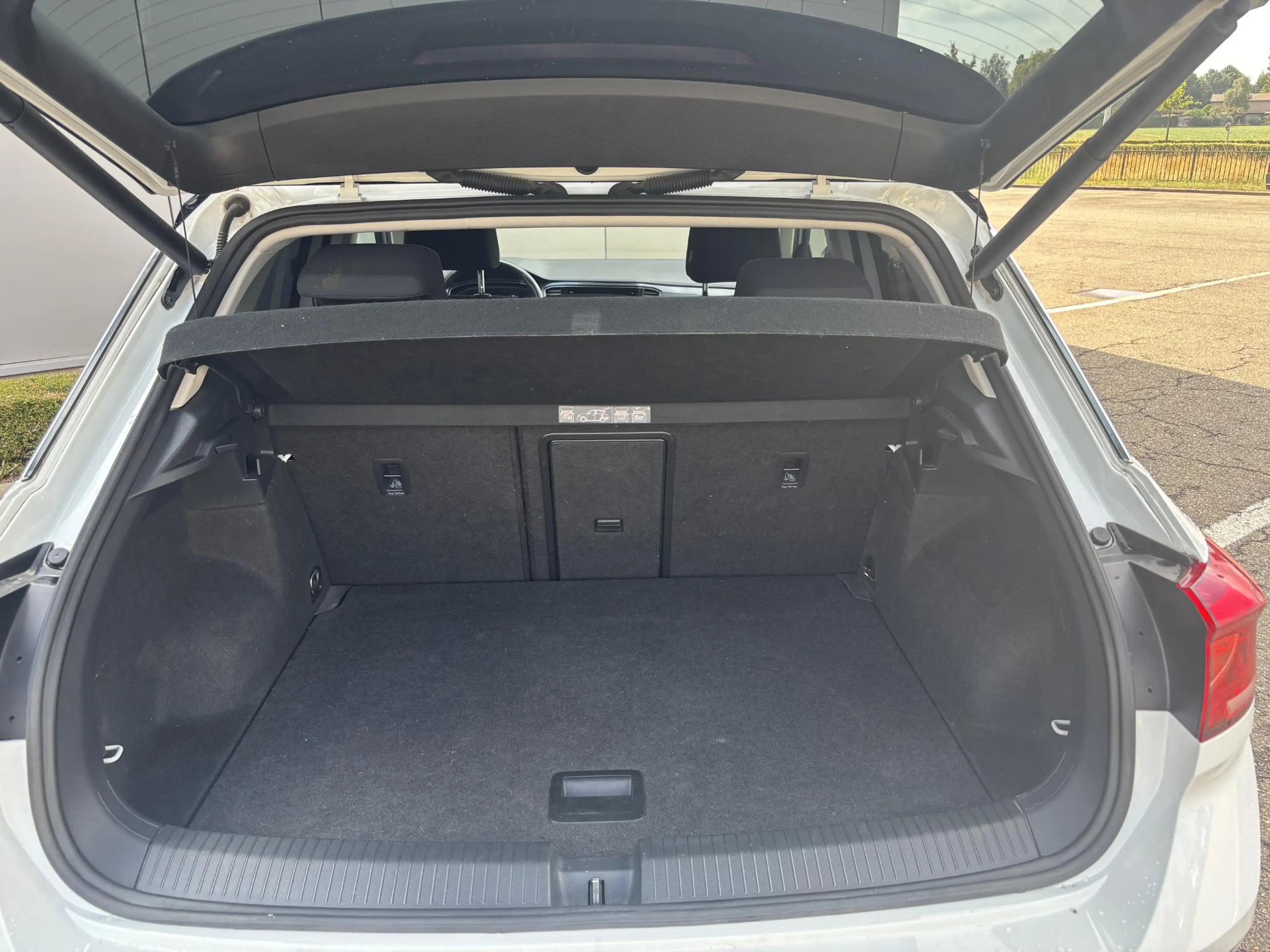 Mercedes-Benz A 180 AMG Line — photo 9