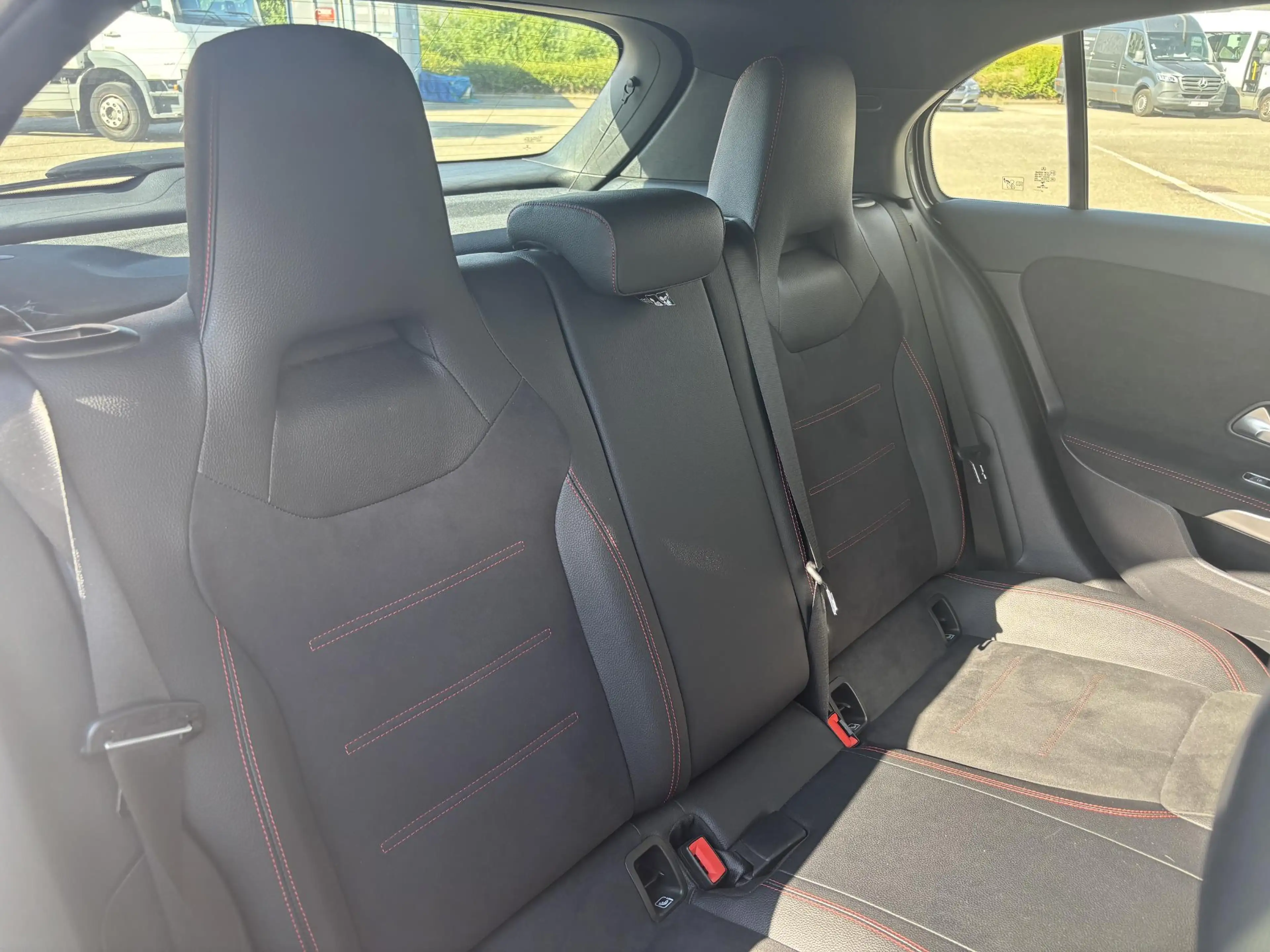 Mercedes-Benz A 180 AMG Line — photo 13