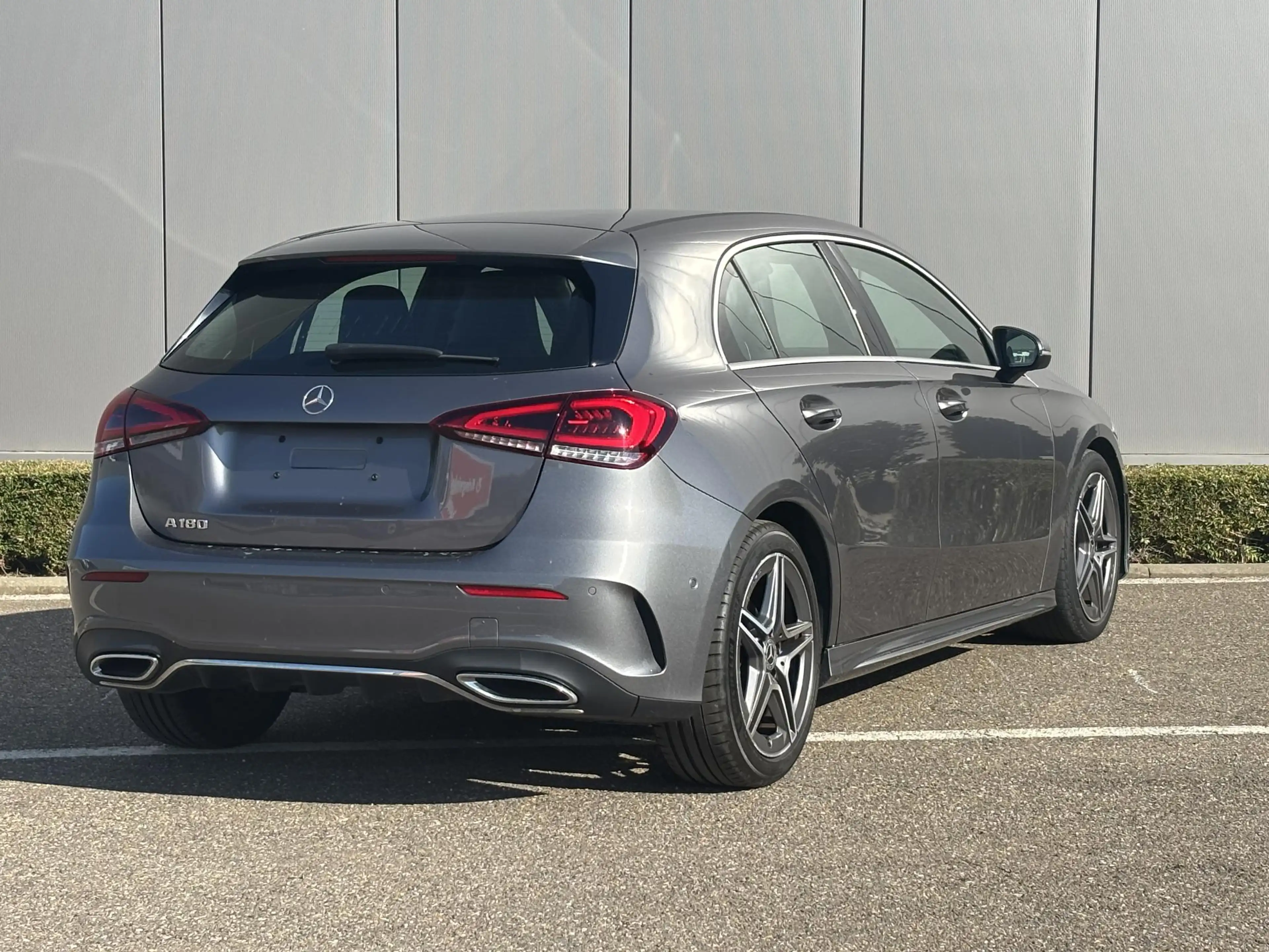 Mercedes-Benz A 180 AMG Line — photo 3