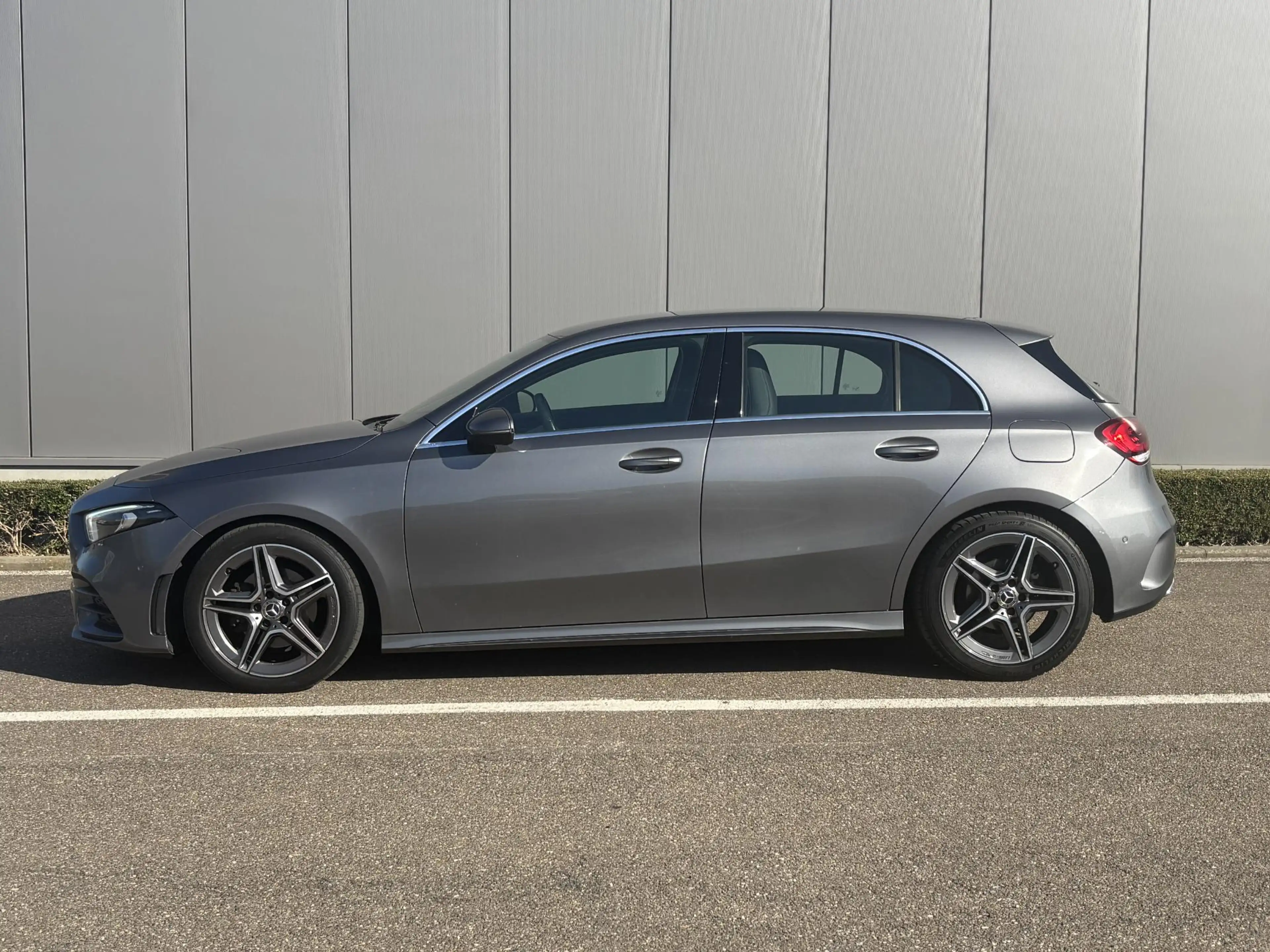 Mercedes-Benz A 180 AMG Line — photo 10
