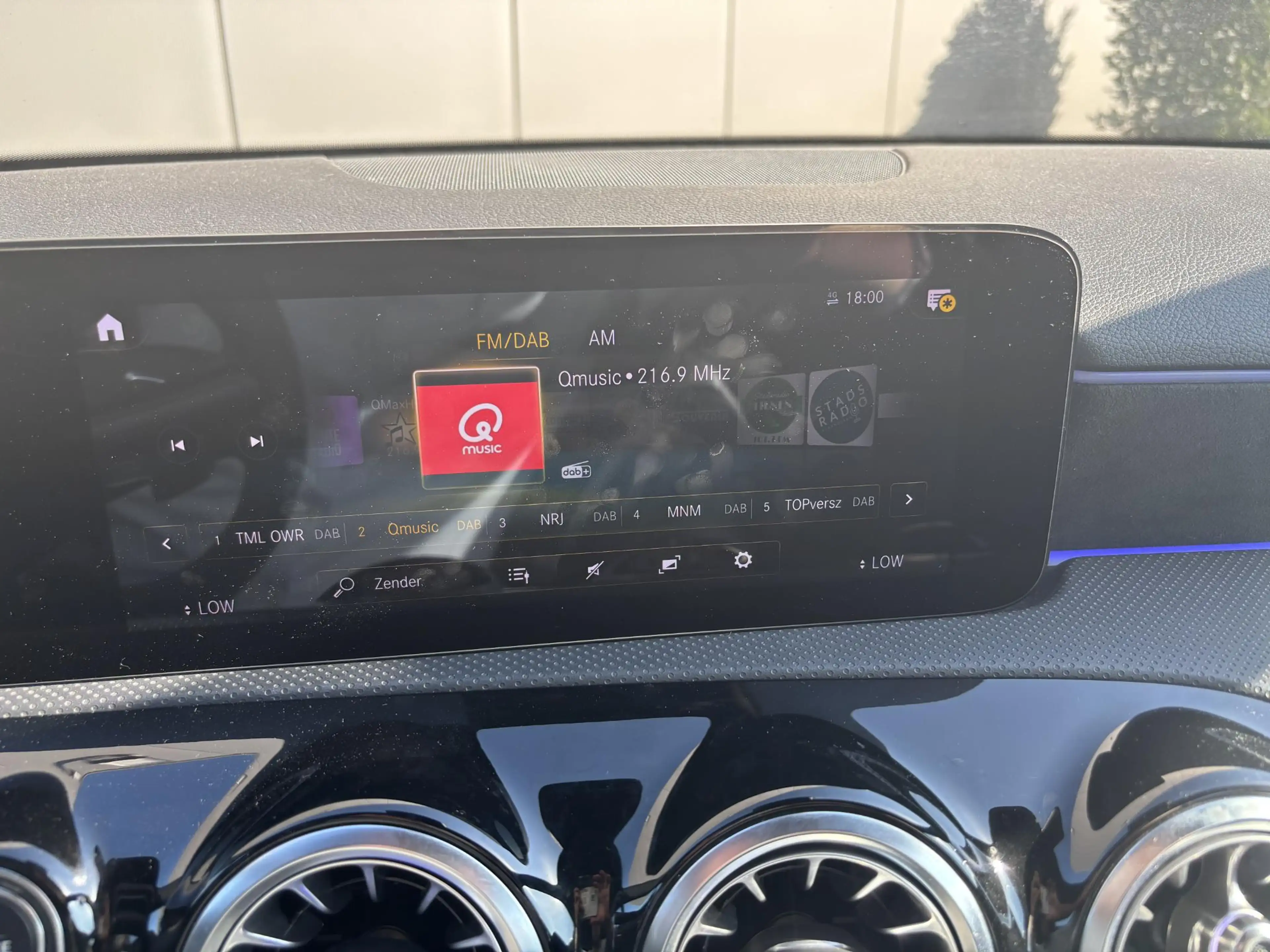 Mercedes-Benz A 180 AMG Line — photo 4