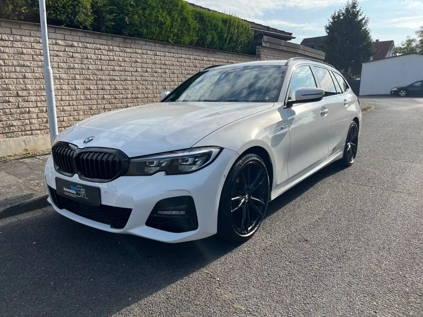 BMW 320 d Touring M SPORTPAKET ACC LED Navi 1HD AHK Weiß - 1