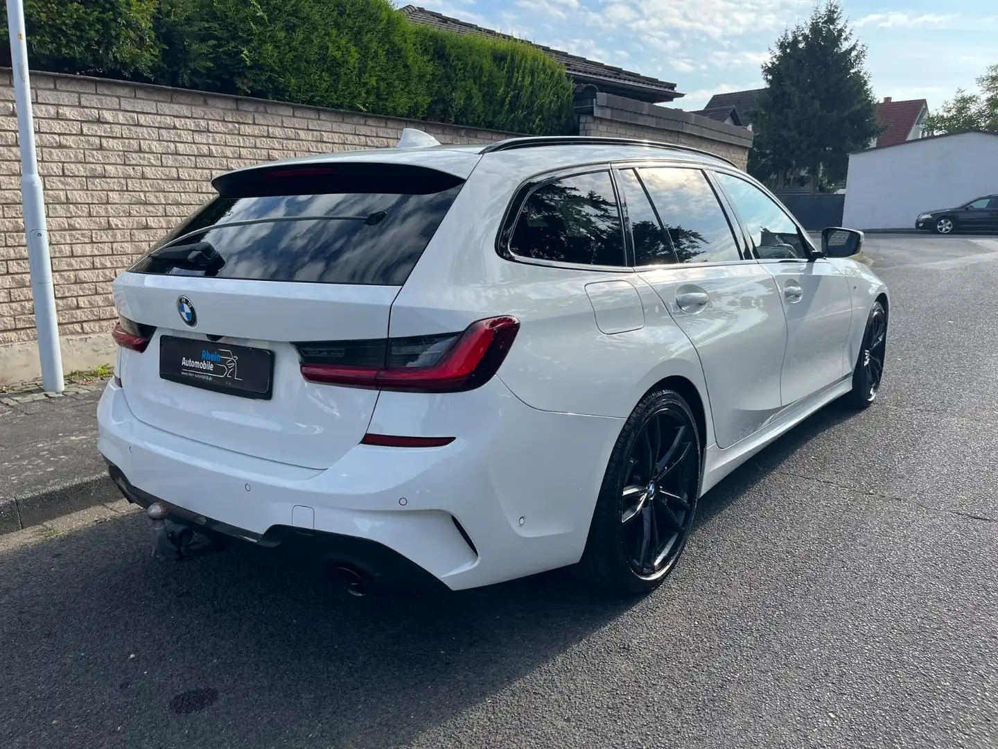 BMW 320 d Touring M SPORTPAKET ACC LED Navi 1HD AHK Weiß - 2
