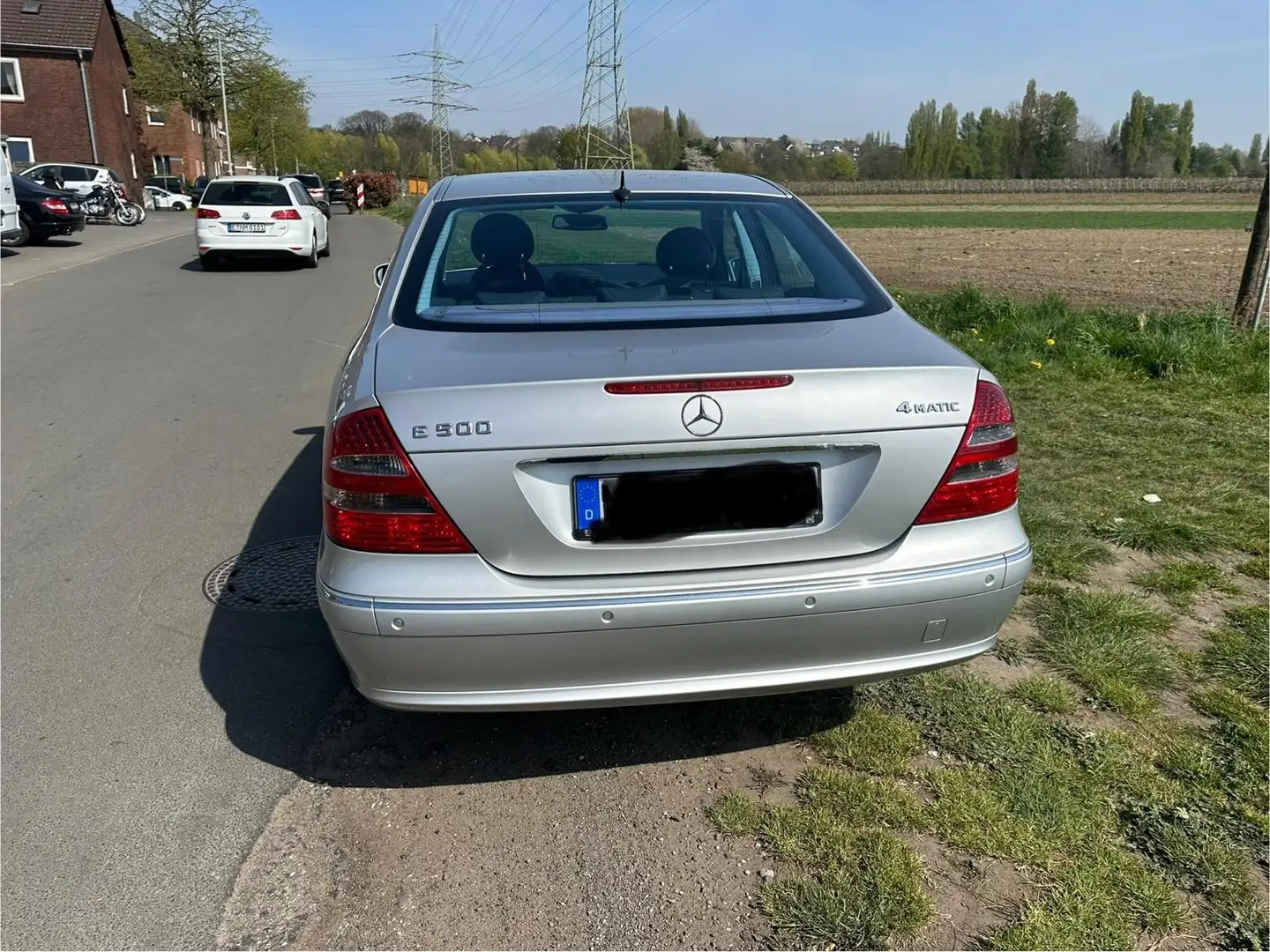 Mercedes-Benz E 500 4Matic Automatik Avantgarde 77954 km Stříbrná - 2