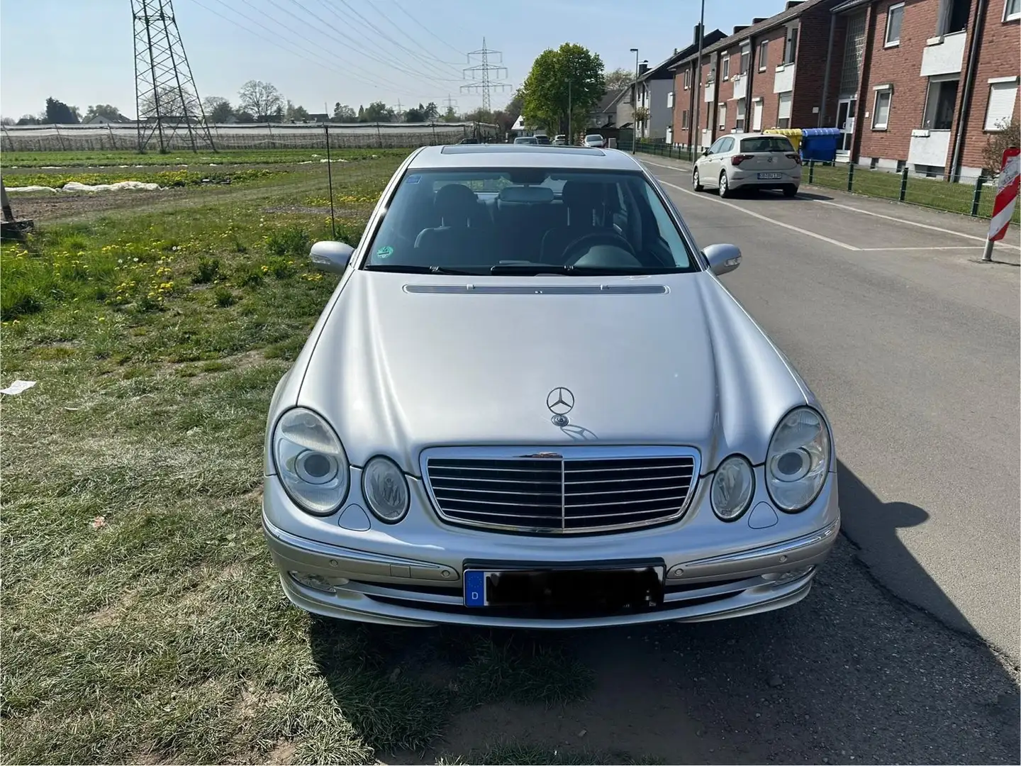 Mercedes-Benz E 500 4Matic Automatik Avantgarde 77954 km Stříbrná - 1