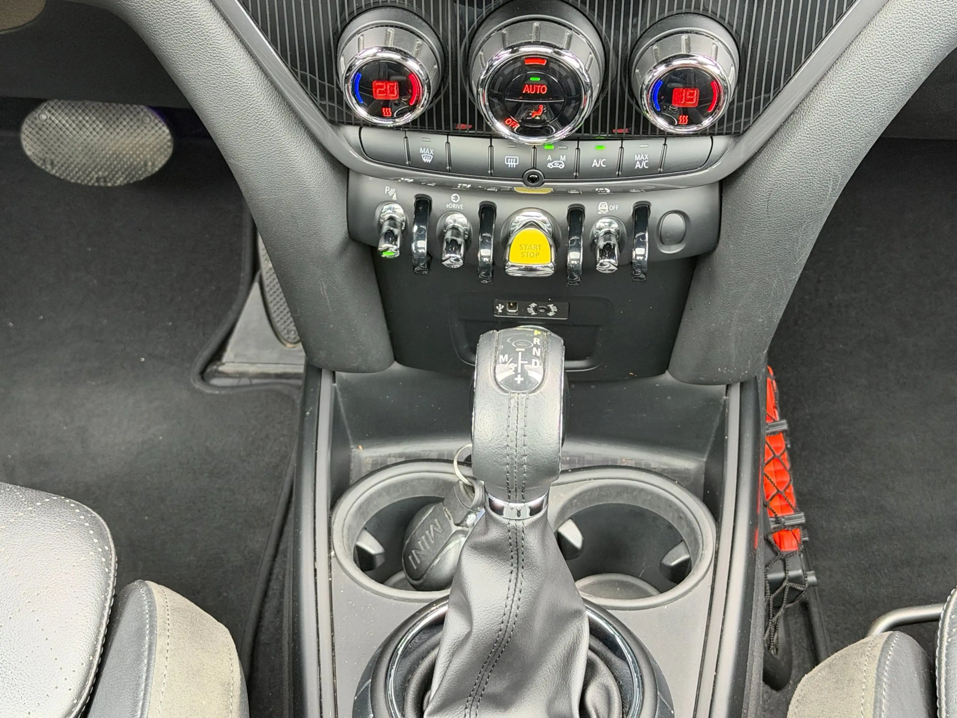 MINI Cooper SE Countryman 1.5 ALL4 Chili — photo 14