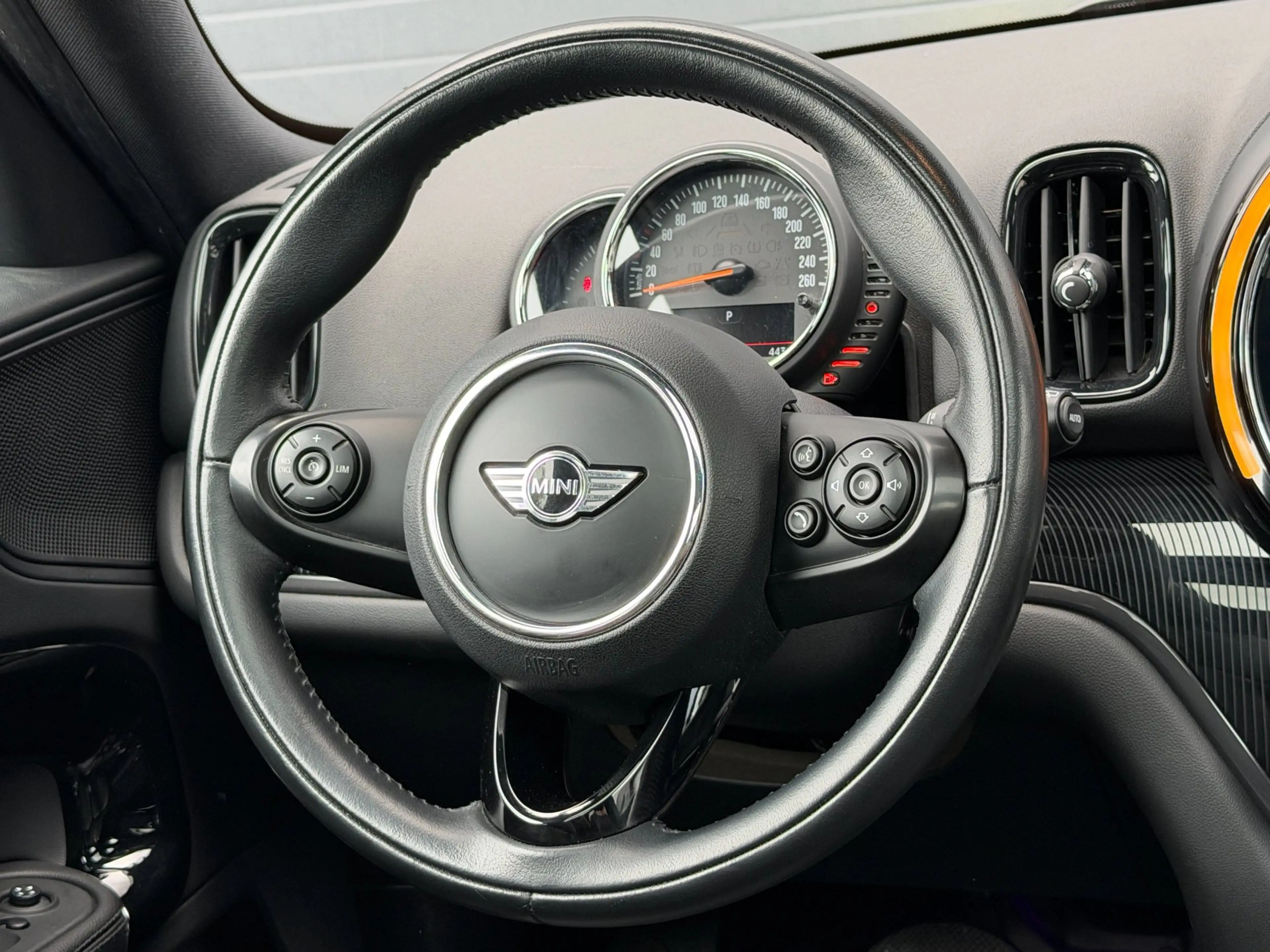 MINI Cooper SE Countryman 1.5 ALL4 Chili — photo 9