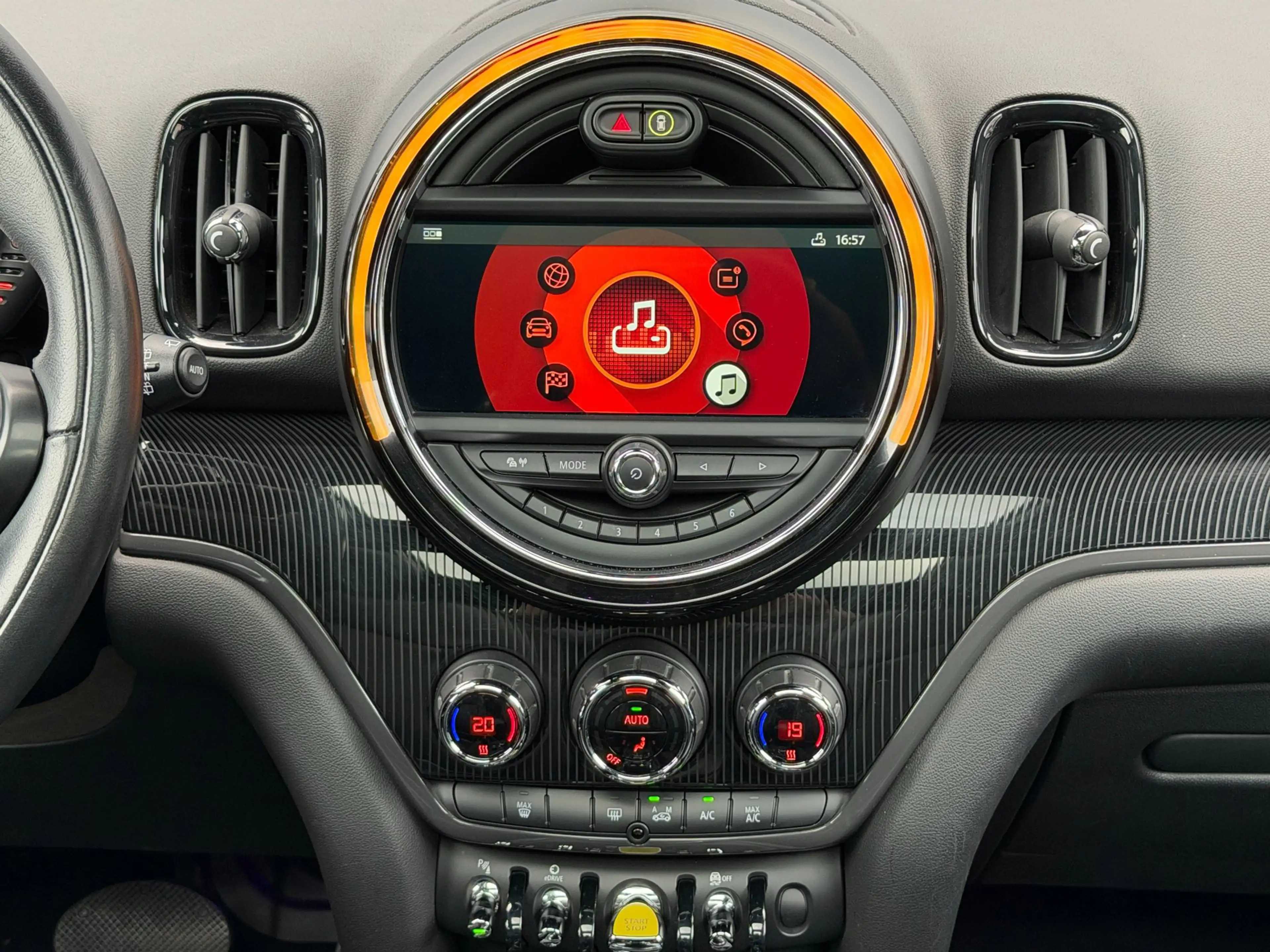 MINI Cooper SE Countryman 1.5 ALL4 Chili — photo 11