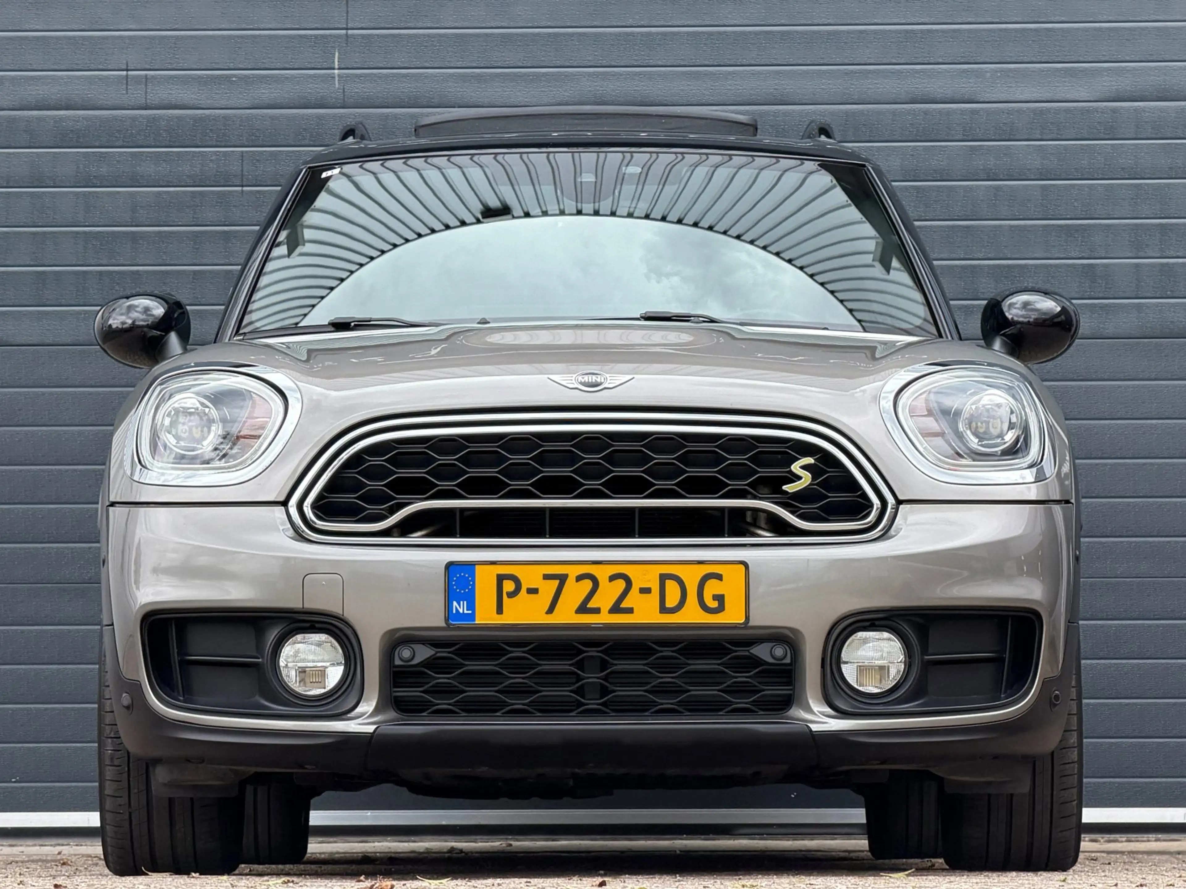 MINI Cooper SE Countryman 1.5 ALL4 Chili — photo 2
