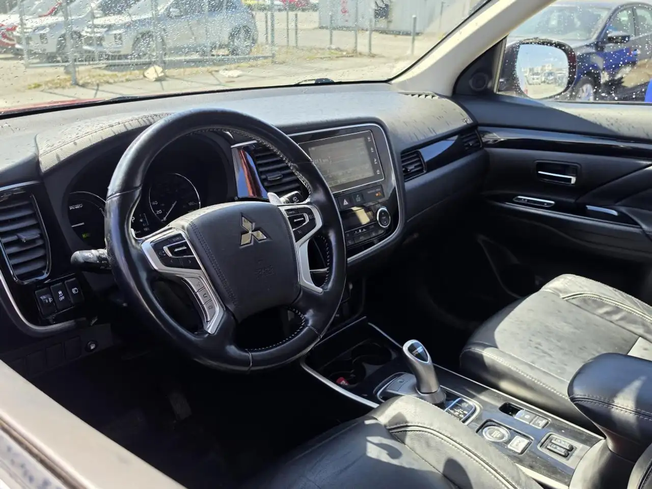 Mitsubishi Outlander снимка Mitsubishi Outlander