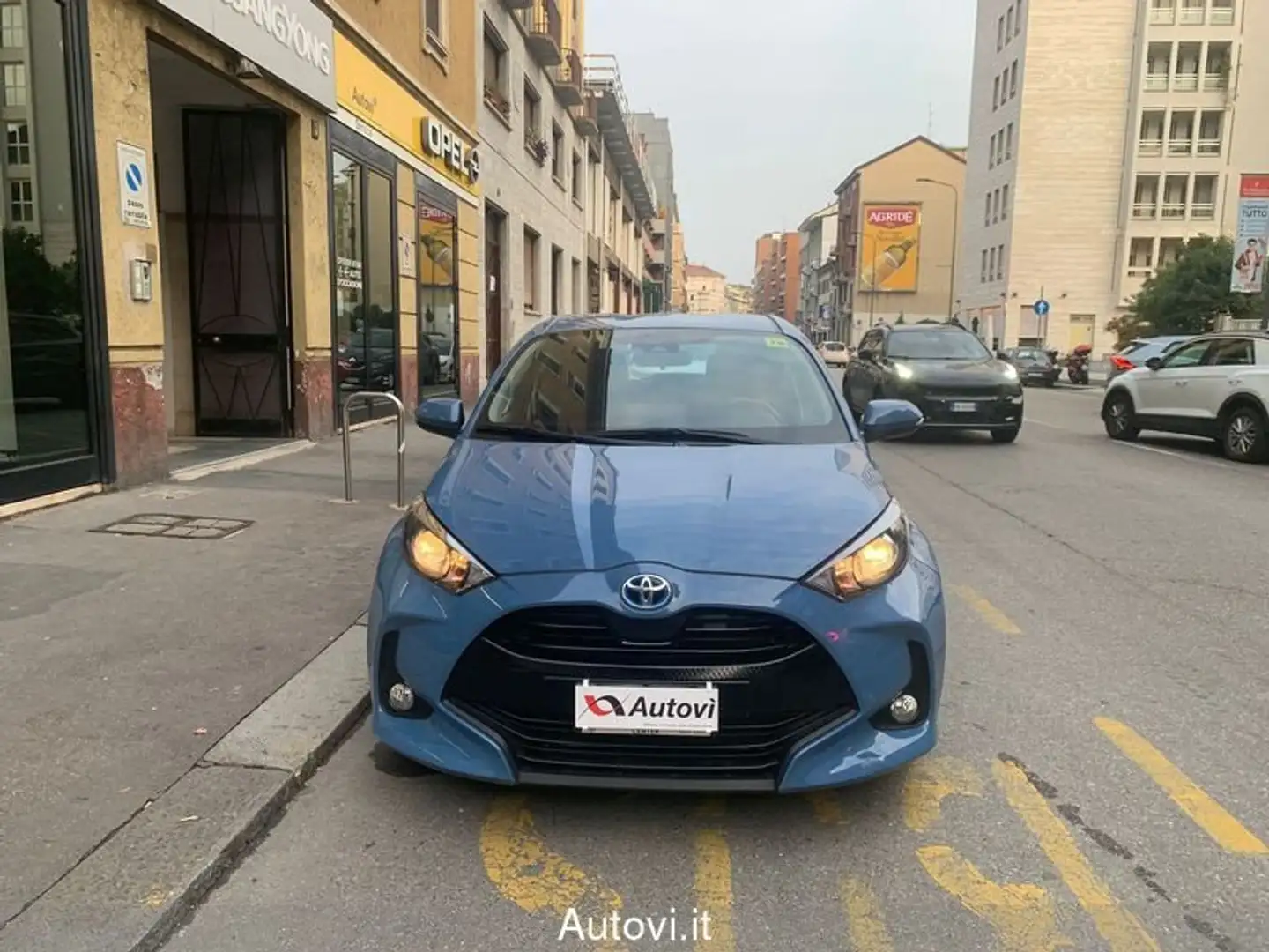 Toyota Yaris 1.5h Active (PROMO) Blau - 2