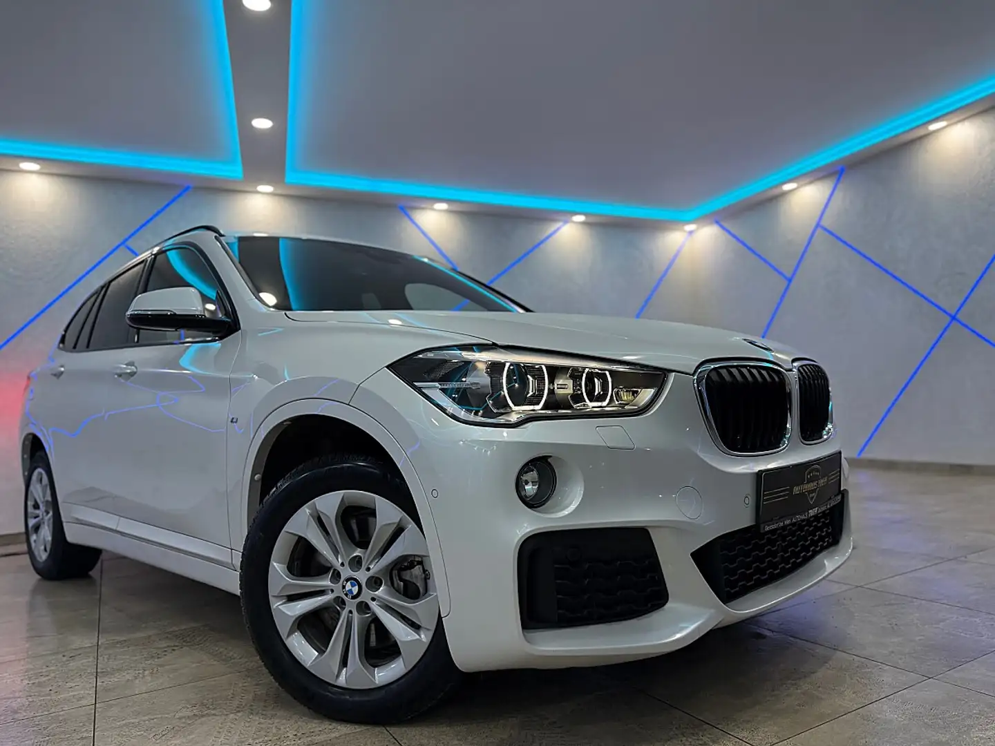 BMW X1 xDrive 20d M Sport Aut.*LEDER*KAMERA*NAVI*ACC* Weiß - 1