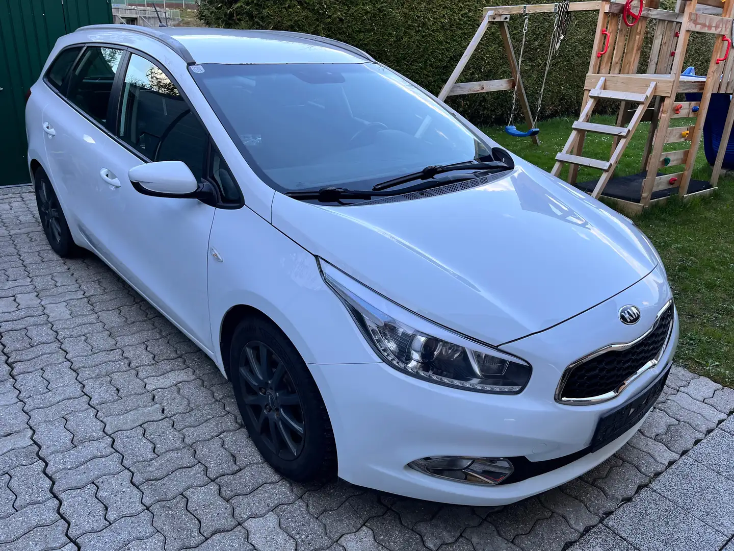 Kia Ceed SW / cee'd SW cee'd SW 1,6 CRDi Silber Silber Weiß - 2