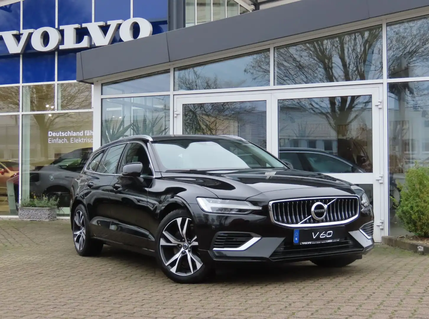 Volvo V60 Kombi Inscription  Plug-In Hybrid AHK Schwarz - 1