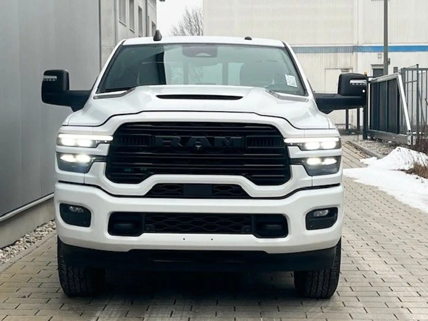 Dodge RAM 3500 Laramie Night Crew Cab 6.7HO 8 Gang Weiß - 2