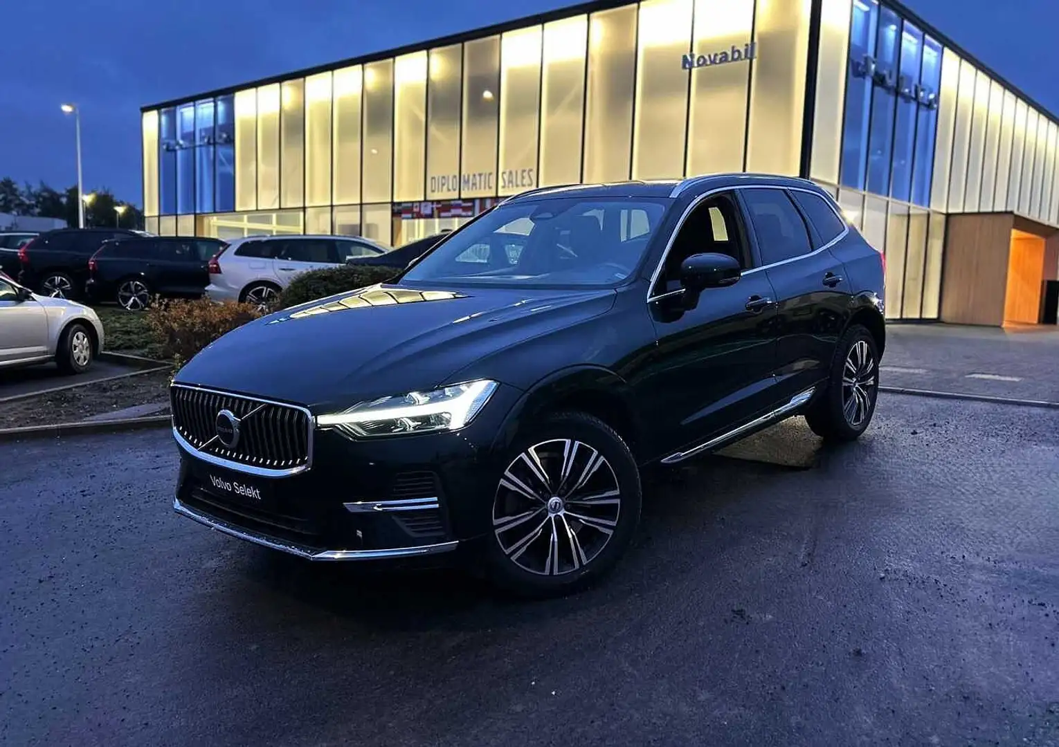 Volvo XC60 Inscription, B4 mild hybrid Zwart - 1