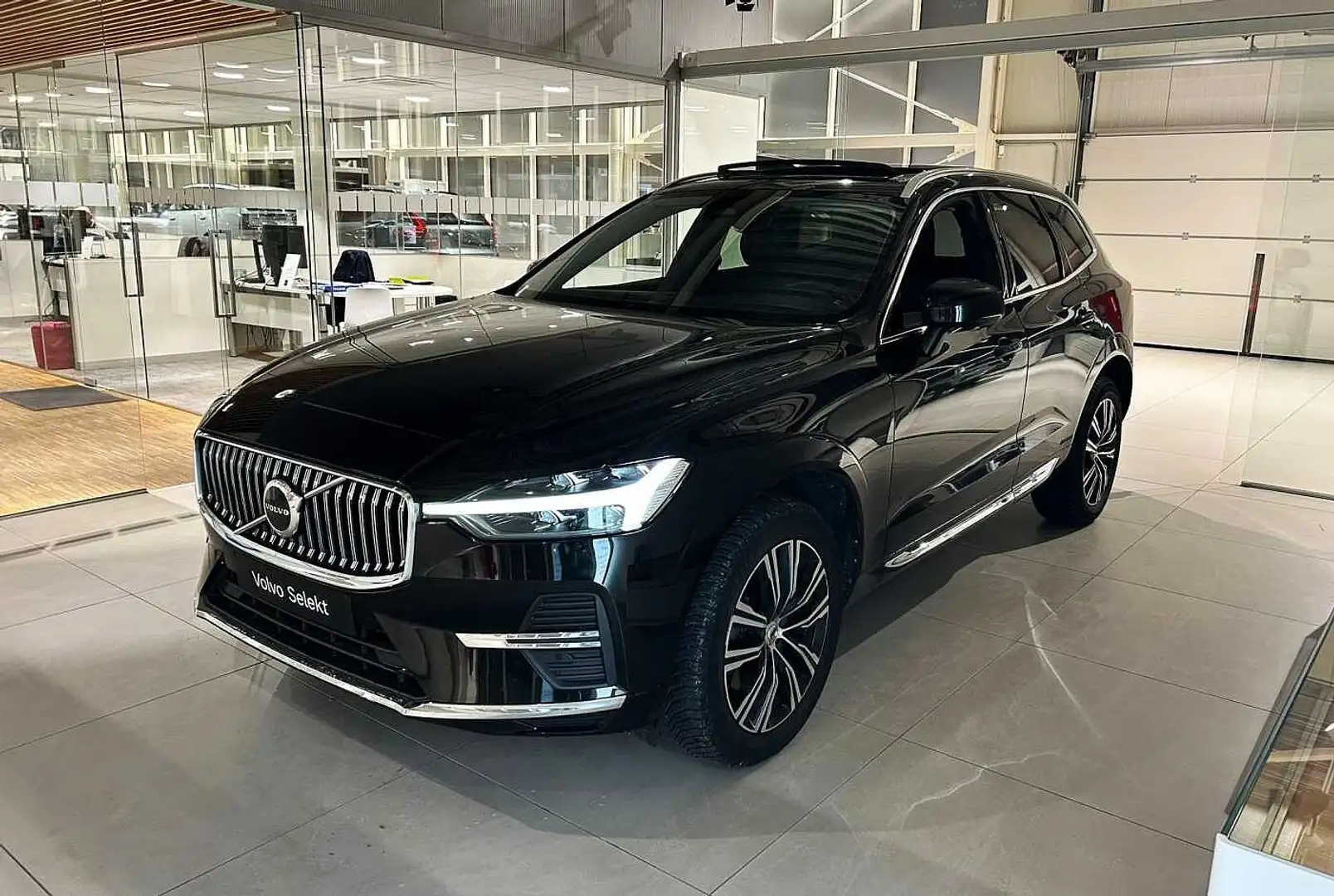 Volvo XC60 Inscription, B4 mild hybrid Zwart - 2