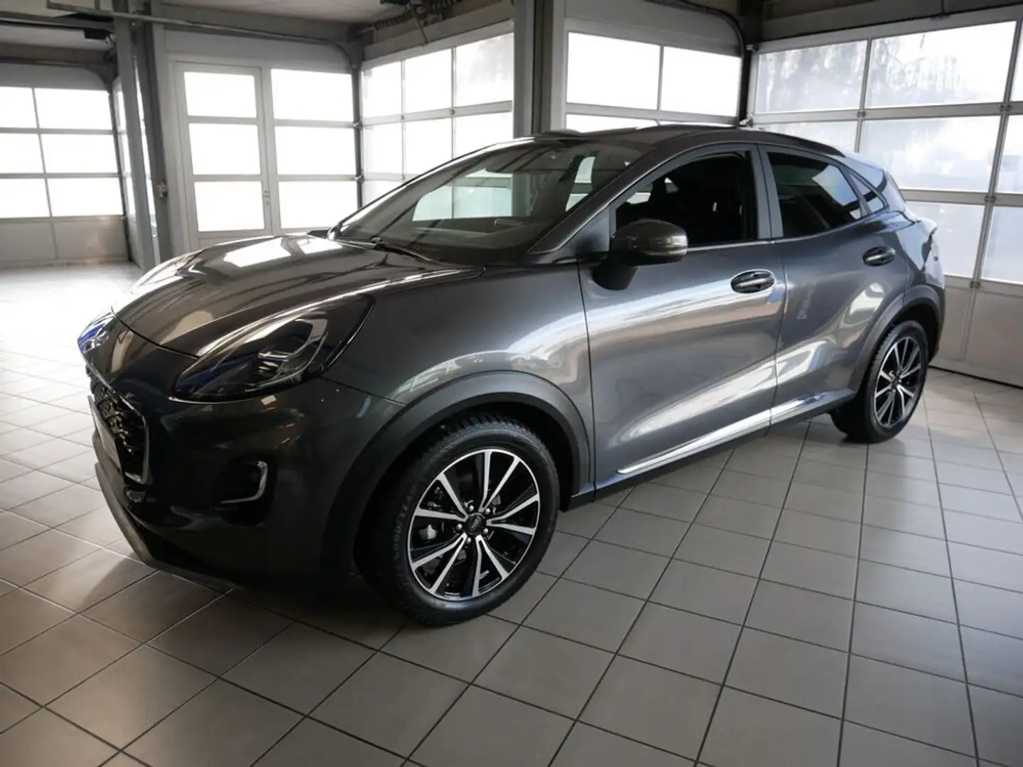 Ford Puma Titanium X Grau - 1