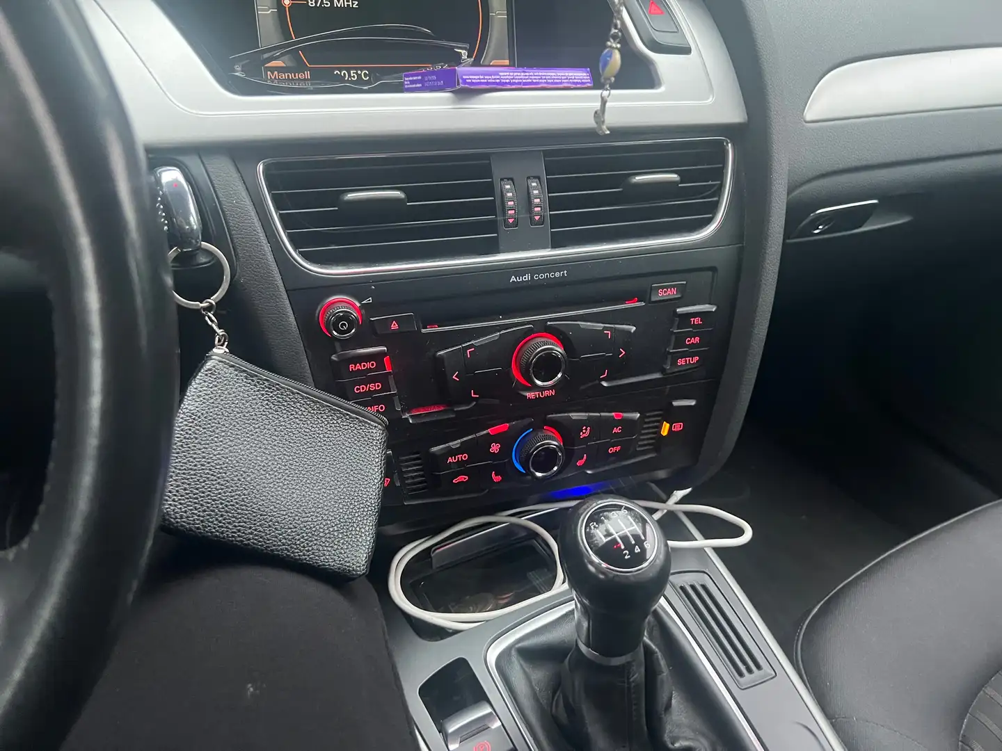 Audi A4 A4 2.0 TDI DPFAmbiente Stříbrná - 1