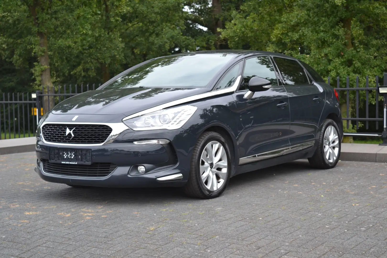 DS Automobiles DS 5 1.6 Business Executive | Navi | Climate | Stoelver Gris - 2