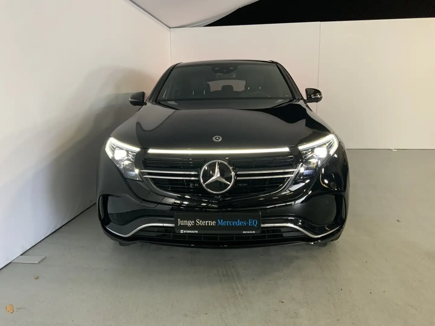 Mercedes-Benz EQC 400 EQC 400 4M AMG DISTR HUD 360° MultibeamLED Sound Negru - 2
