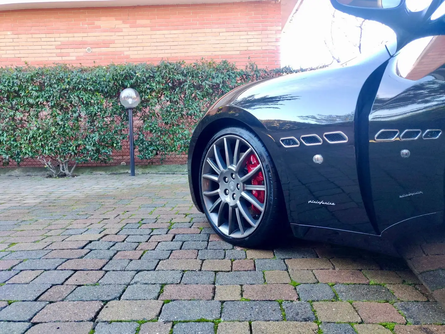 Maserati GranTurismo S Automatica V8 Ferrari Schwarz - 1