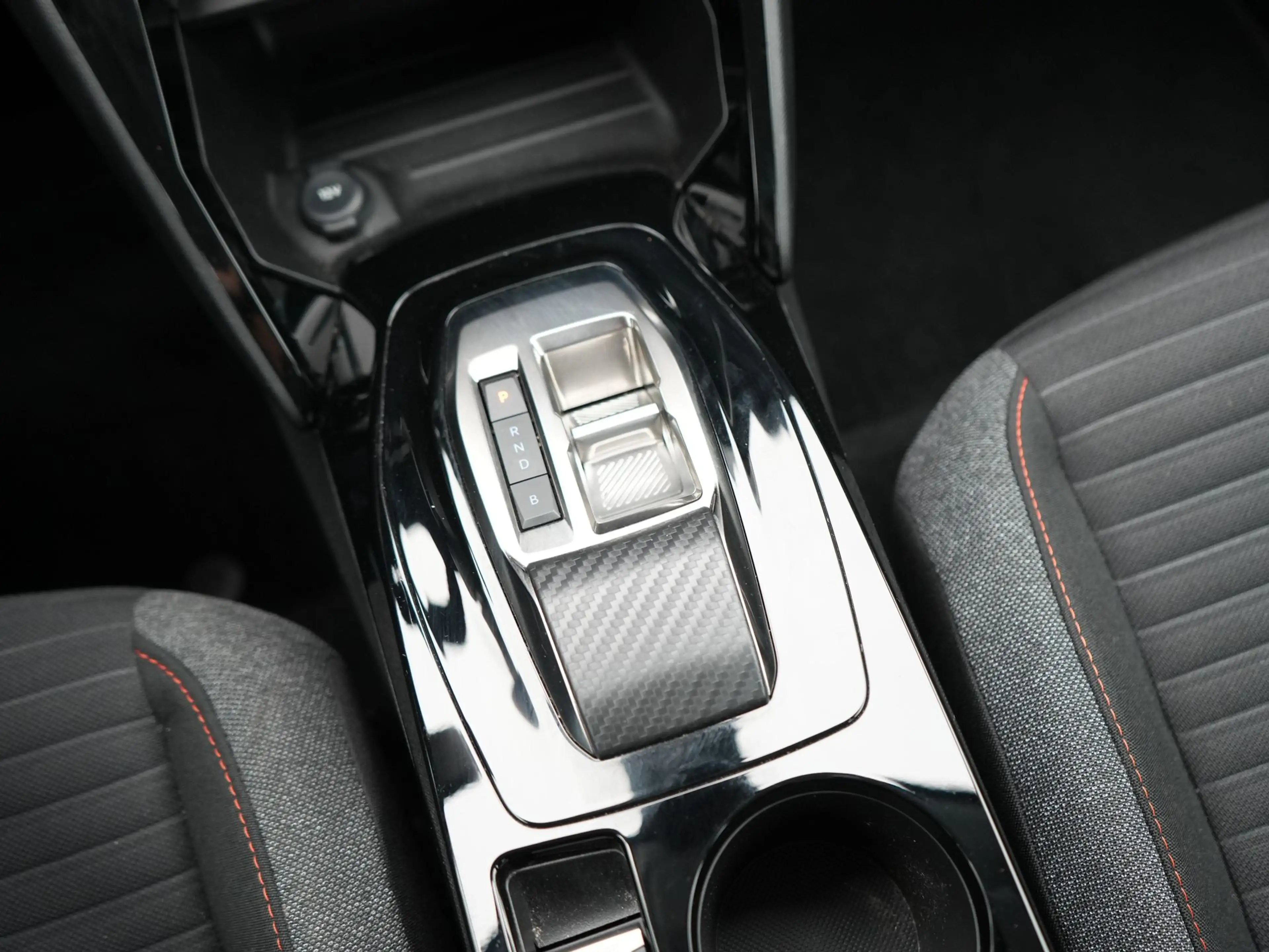 Peugeot e-208 EV Active Pack 50 kWh | SoH 97,1 % | Apple Carplay — photo 14