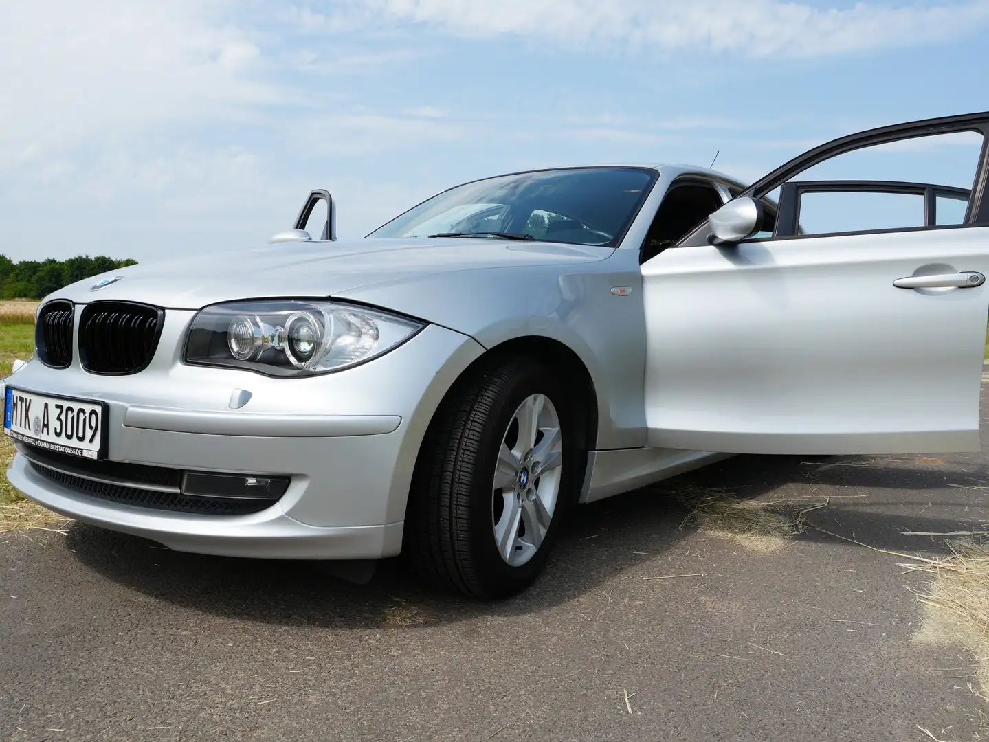 BMW 118 118i Aut. Stříbrná - 2