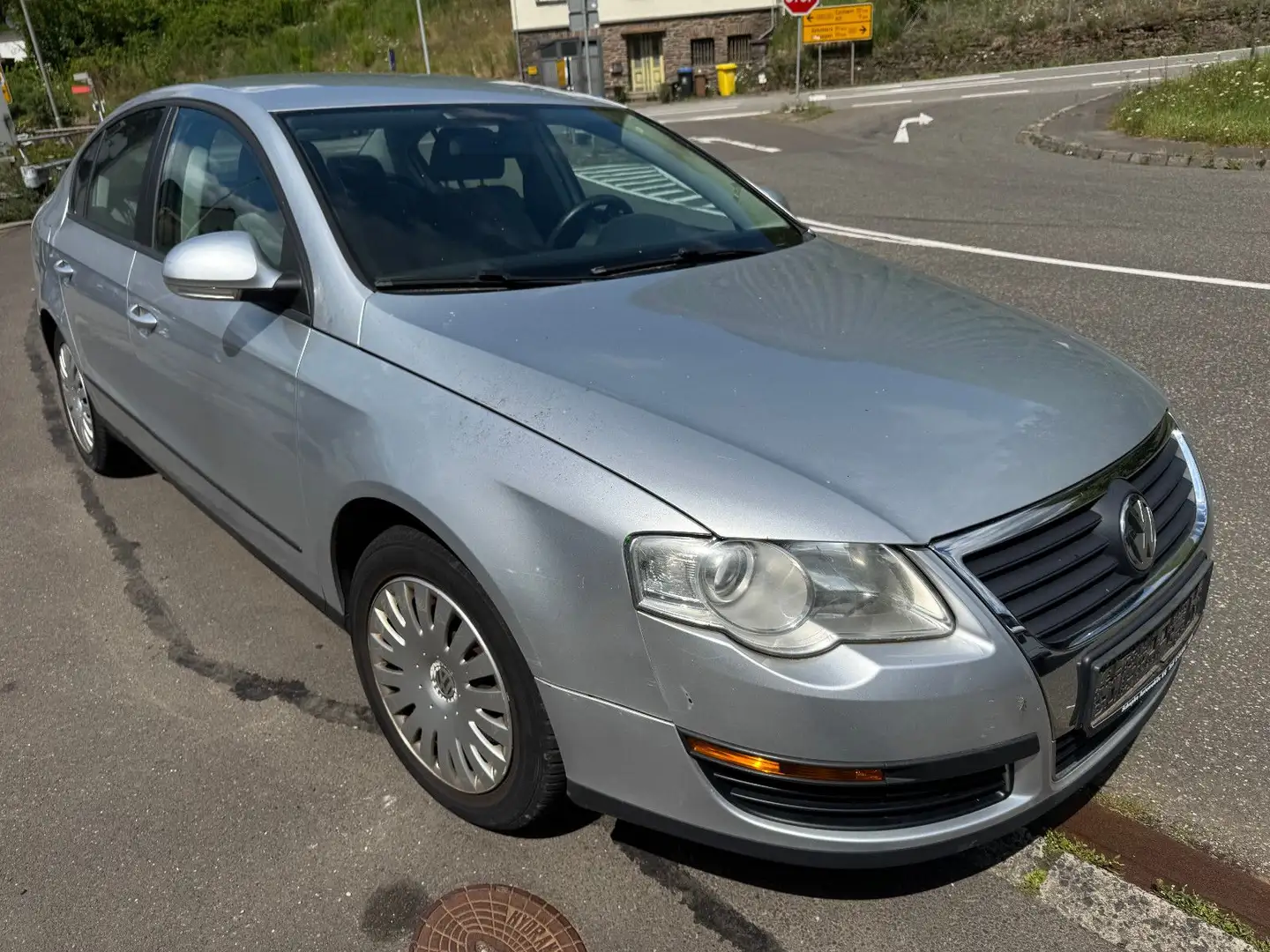 Volkswagen Passat 1.6 16V FSI Lim.  aus Rentnerhand Argent - 1