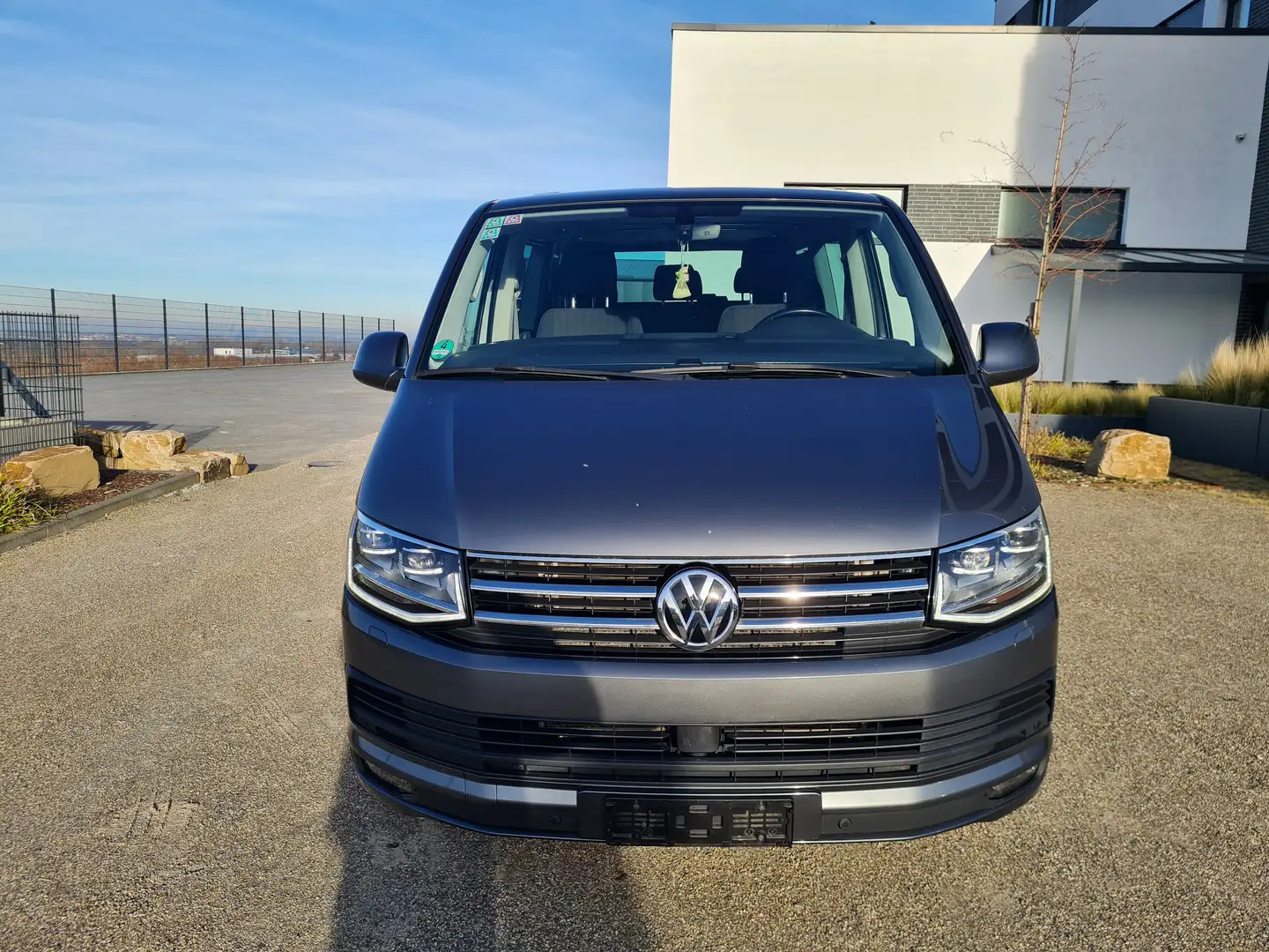 Volkswagen T6 Caravelle 2.0 TDI Caravelle lang 8 Sitzer ACC 20" Grau - 2