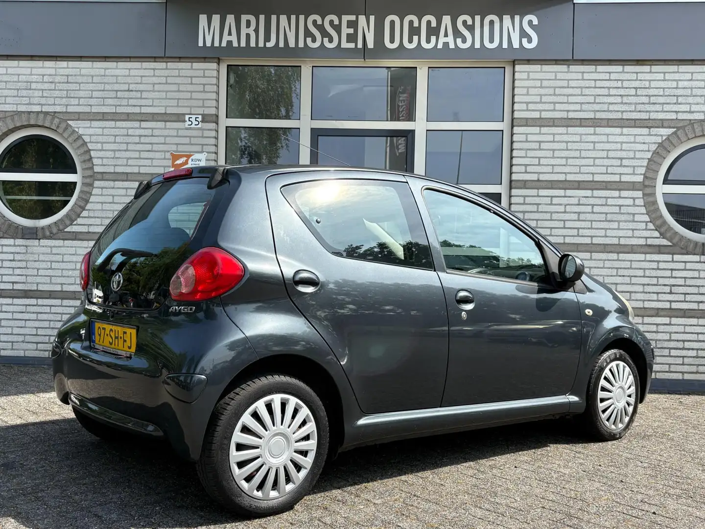 Toyota Aygo 1.0-12V + Origineel NL |5 DEURS, ELEK RMN| Gris - 2