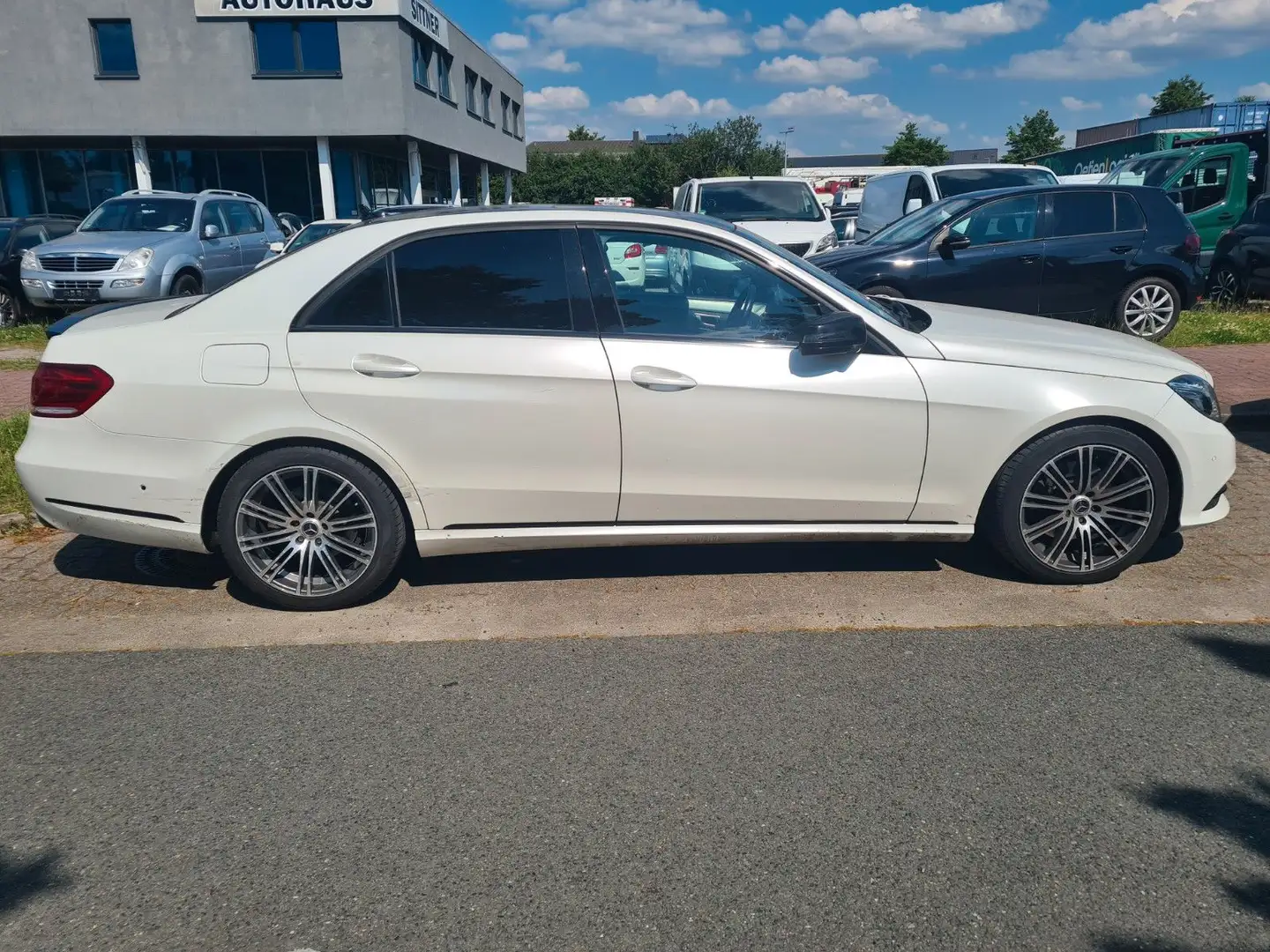 Mercedes-Benz E 250 Lim. E 250 CDI BlueEfficiency LED Navi Leder Weiß - 2