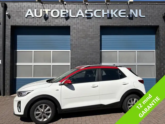 2022 Kia Stonic in White for sale
