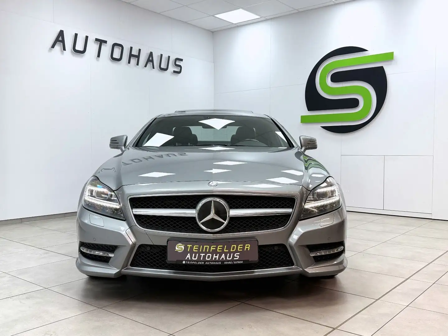 Mercedes-Benz CLS 350 CDI BE AMG / S-DACH / H&K SOUND Silber - 2