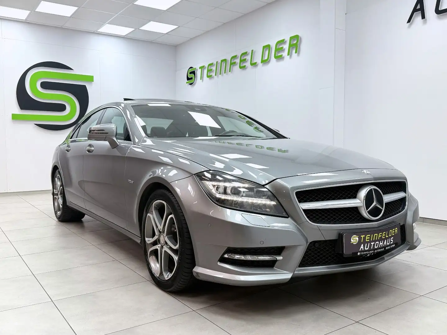 Mercedes-Benz CLS 350 CDI BE AMG / S-DACH / H&K SOUND Silber - 1
